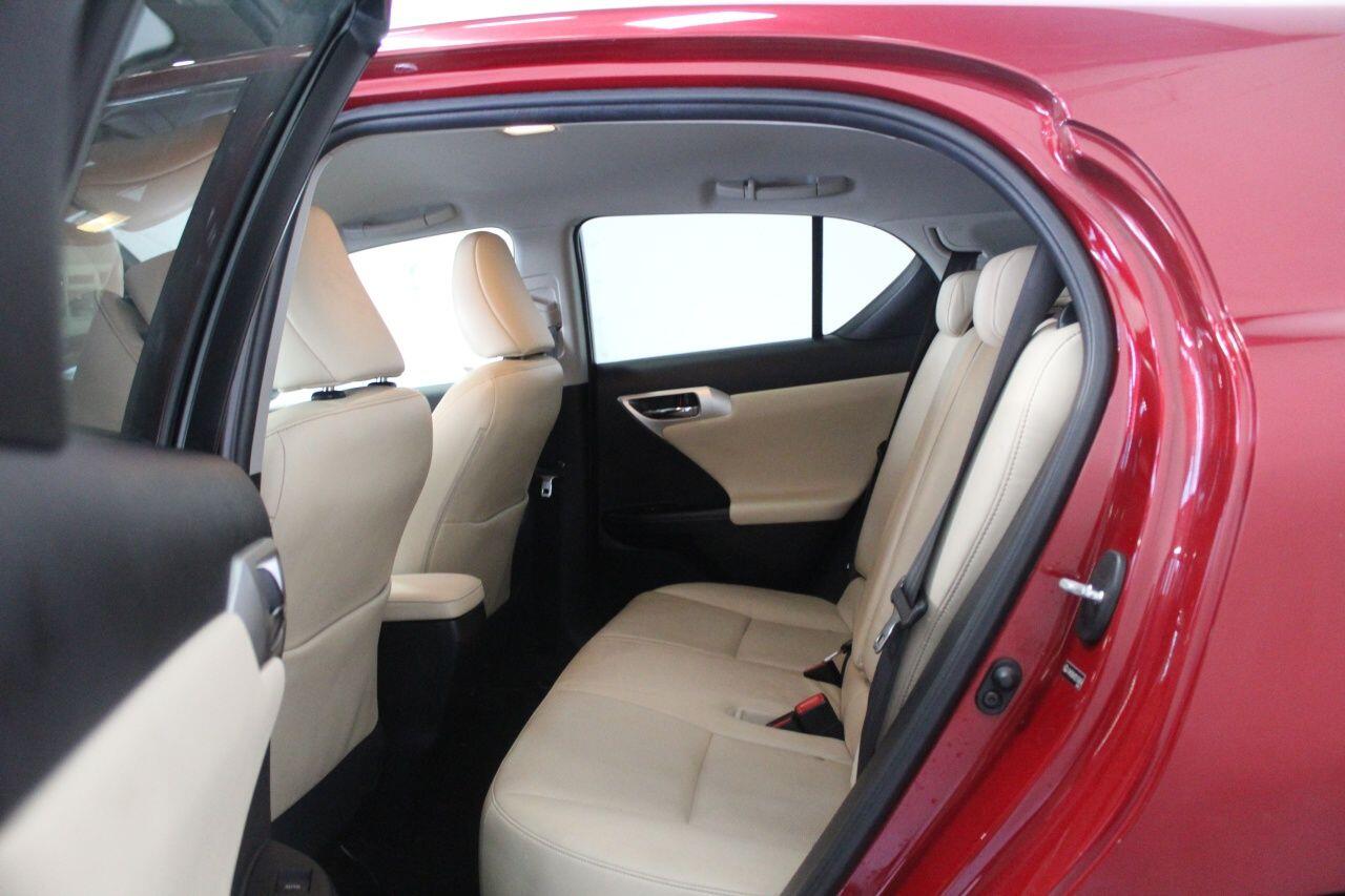 Lexus CT view 52