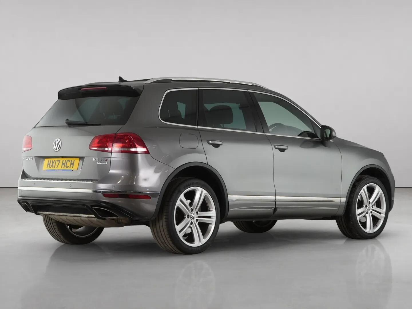 Volkswagen Touareg view 8