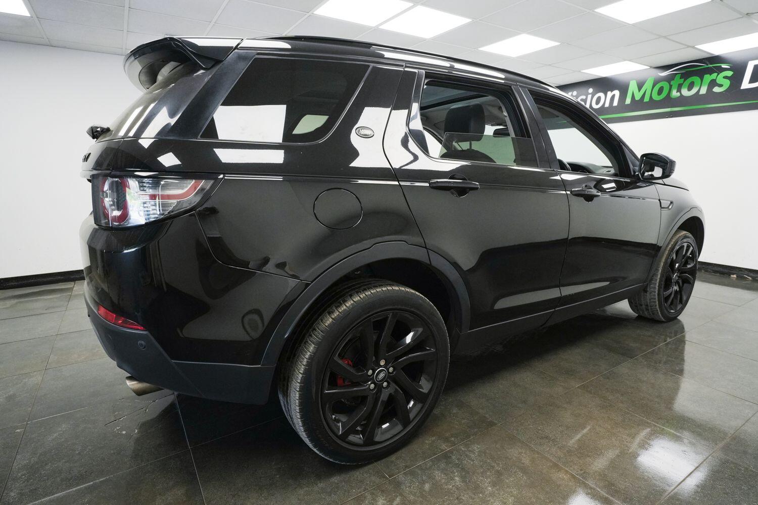 Land Rover Discovery Sport view 4