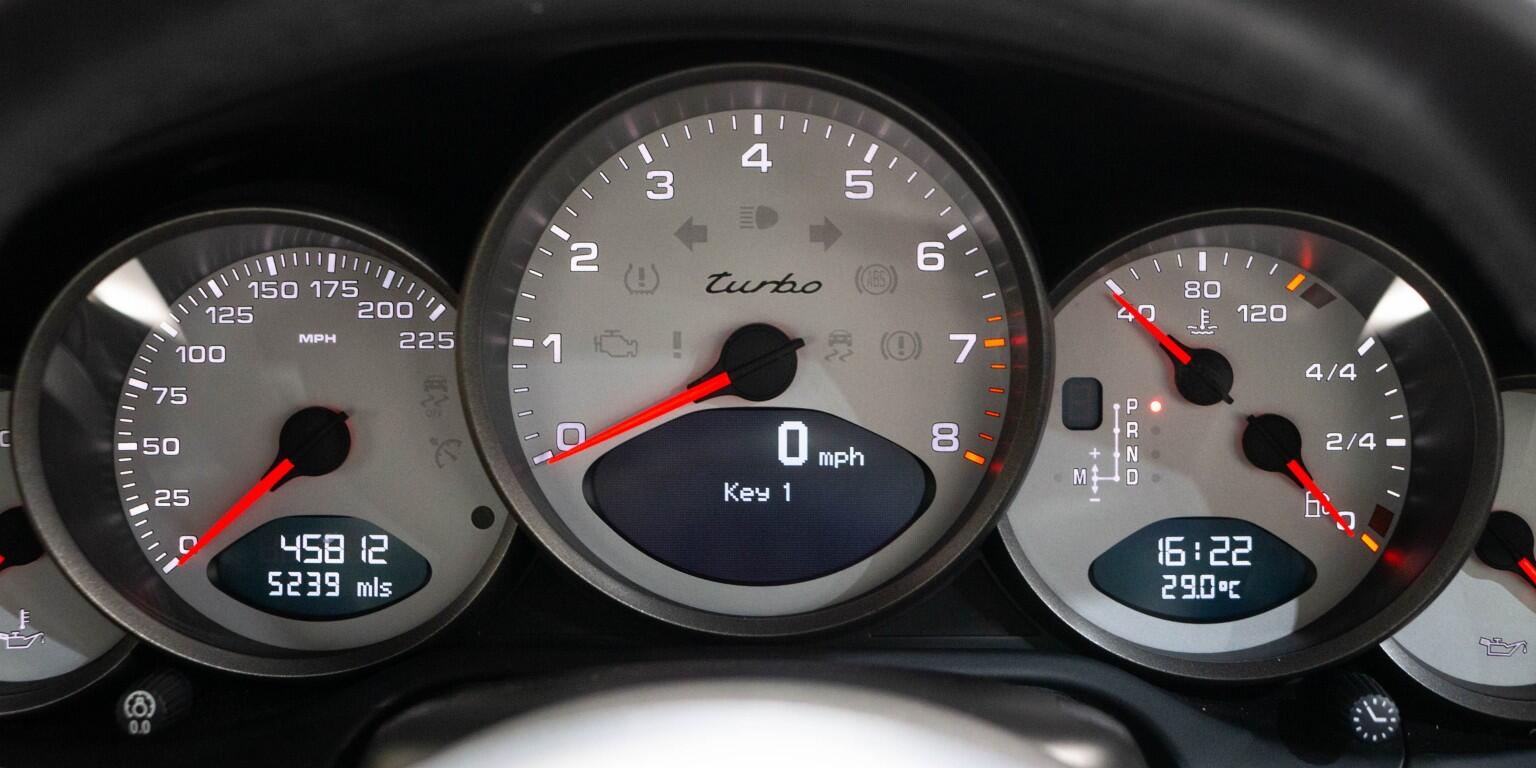 Porsche 911 view 32