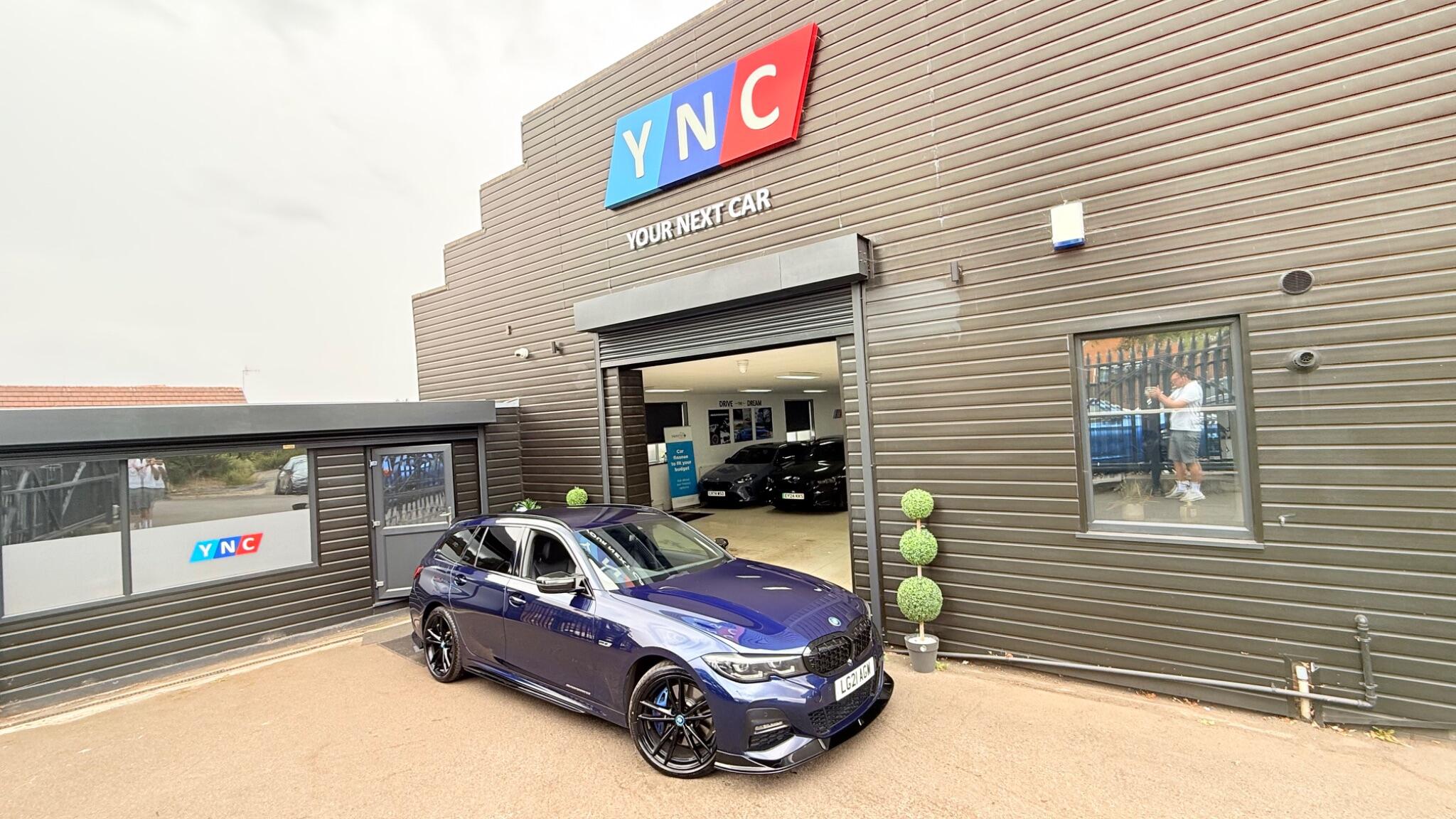 BMW 3 Series view 25
