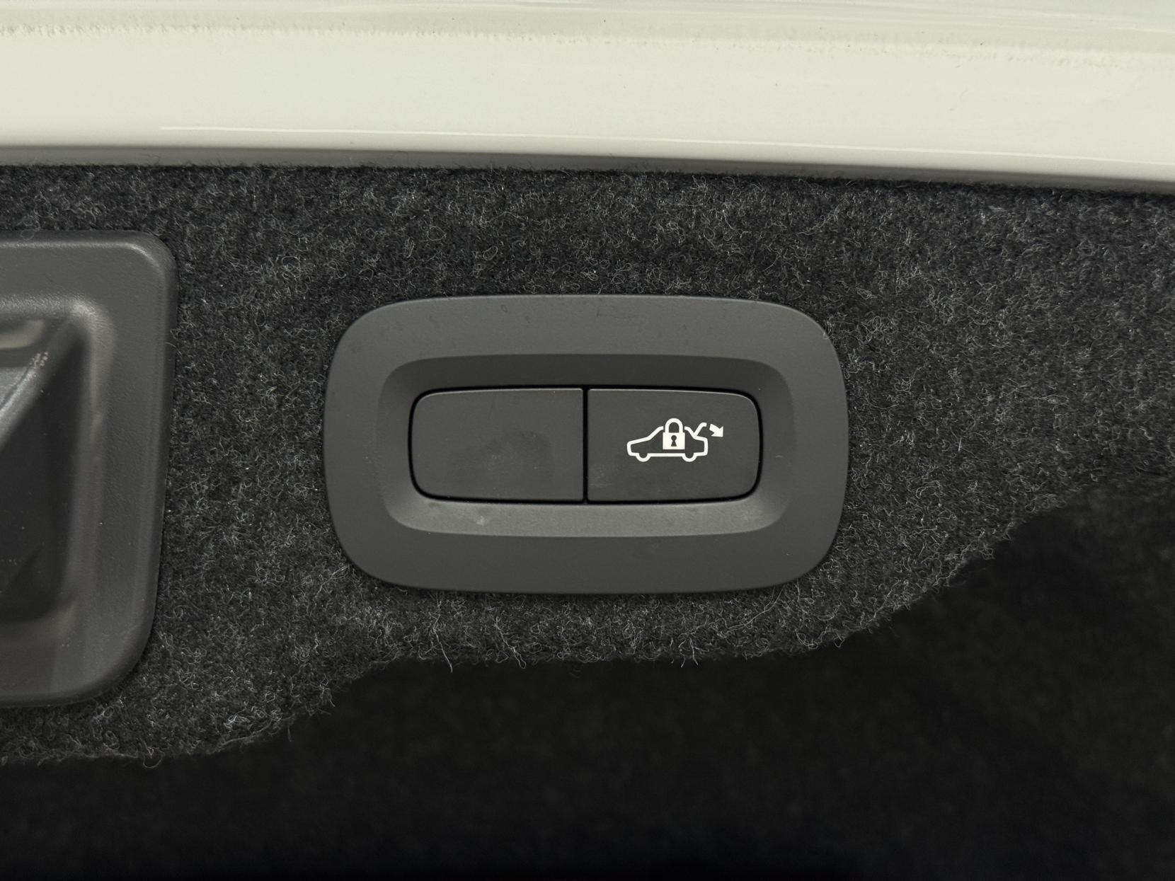 Volvo S60 view 59