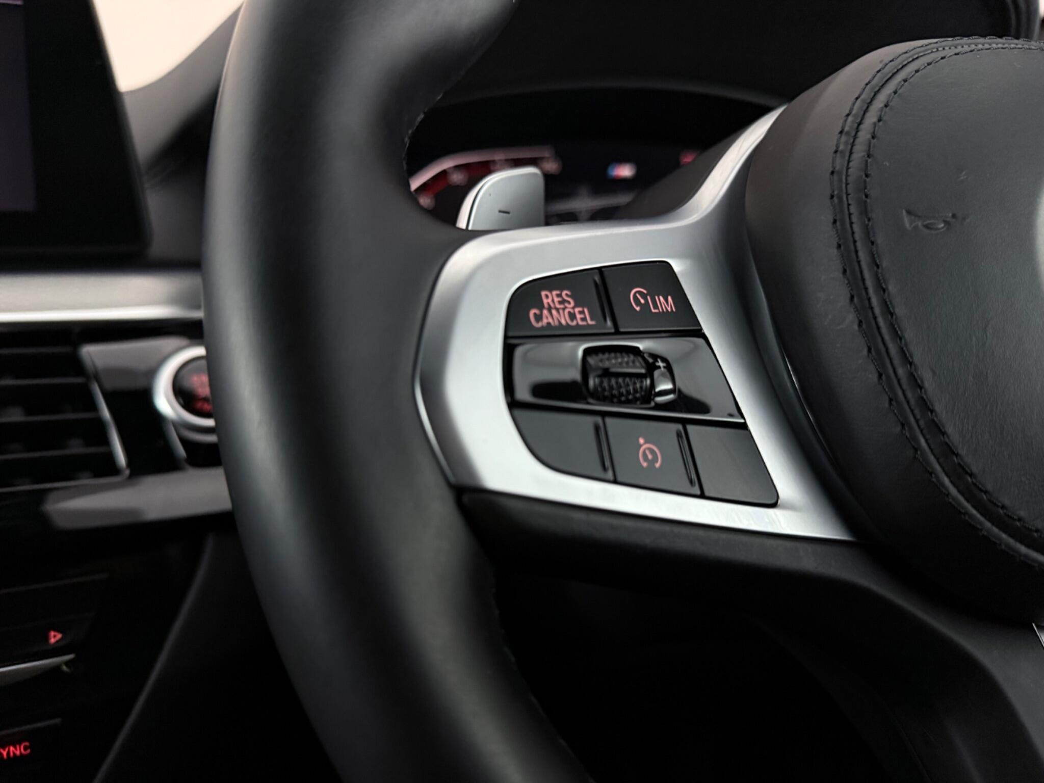 BMW 5 Series view 14