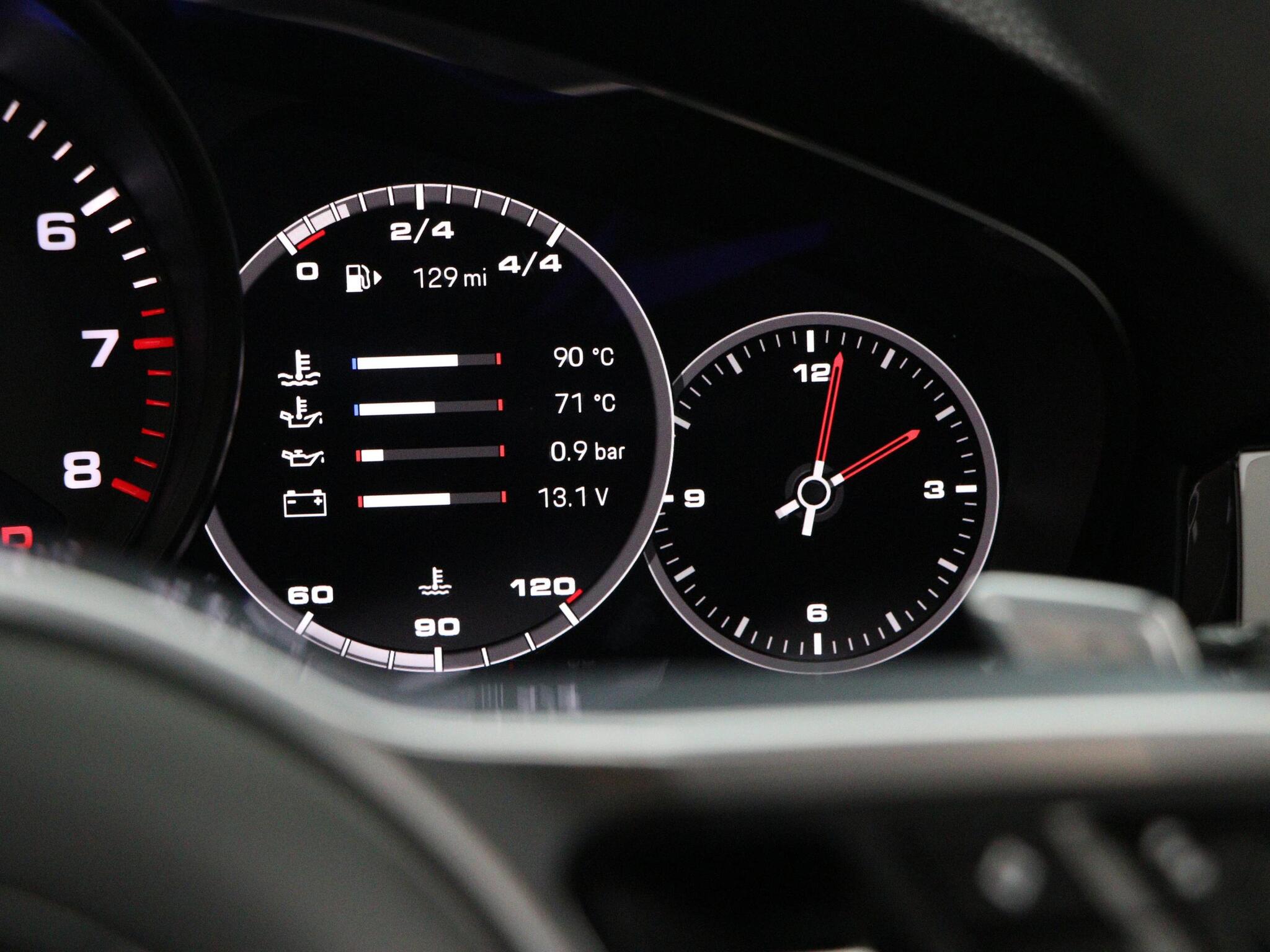 Porsche Cayenne view 45