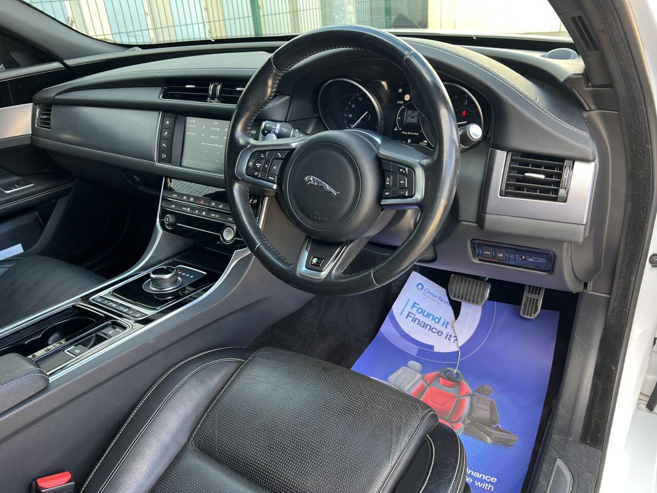 Jaguar XF view 15