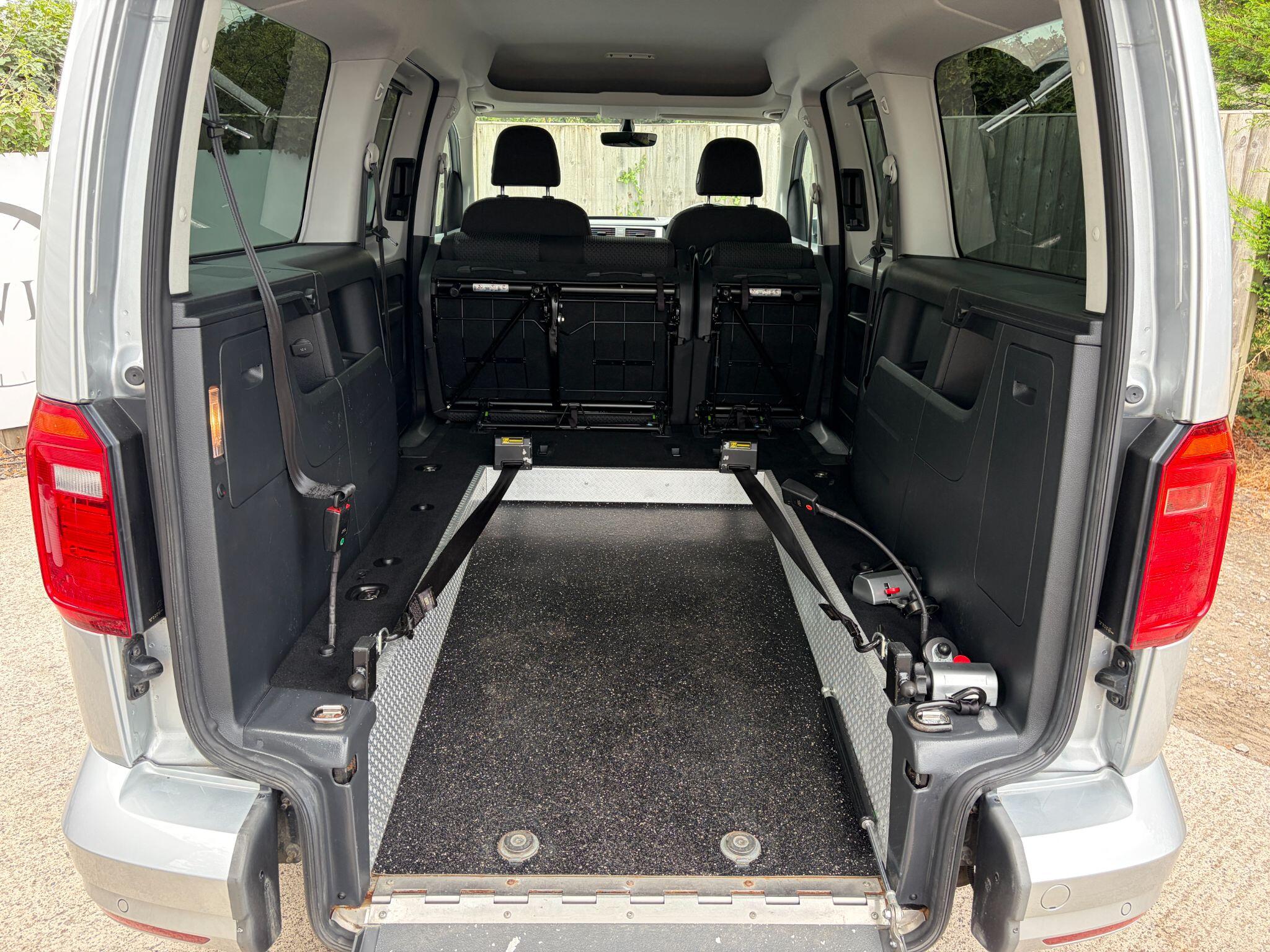 Volkswagen Caddy Maxi Life view 17
