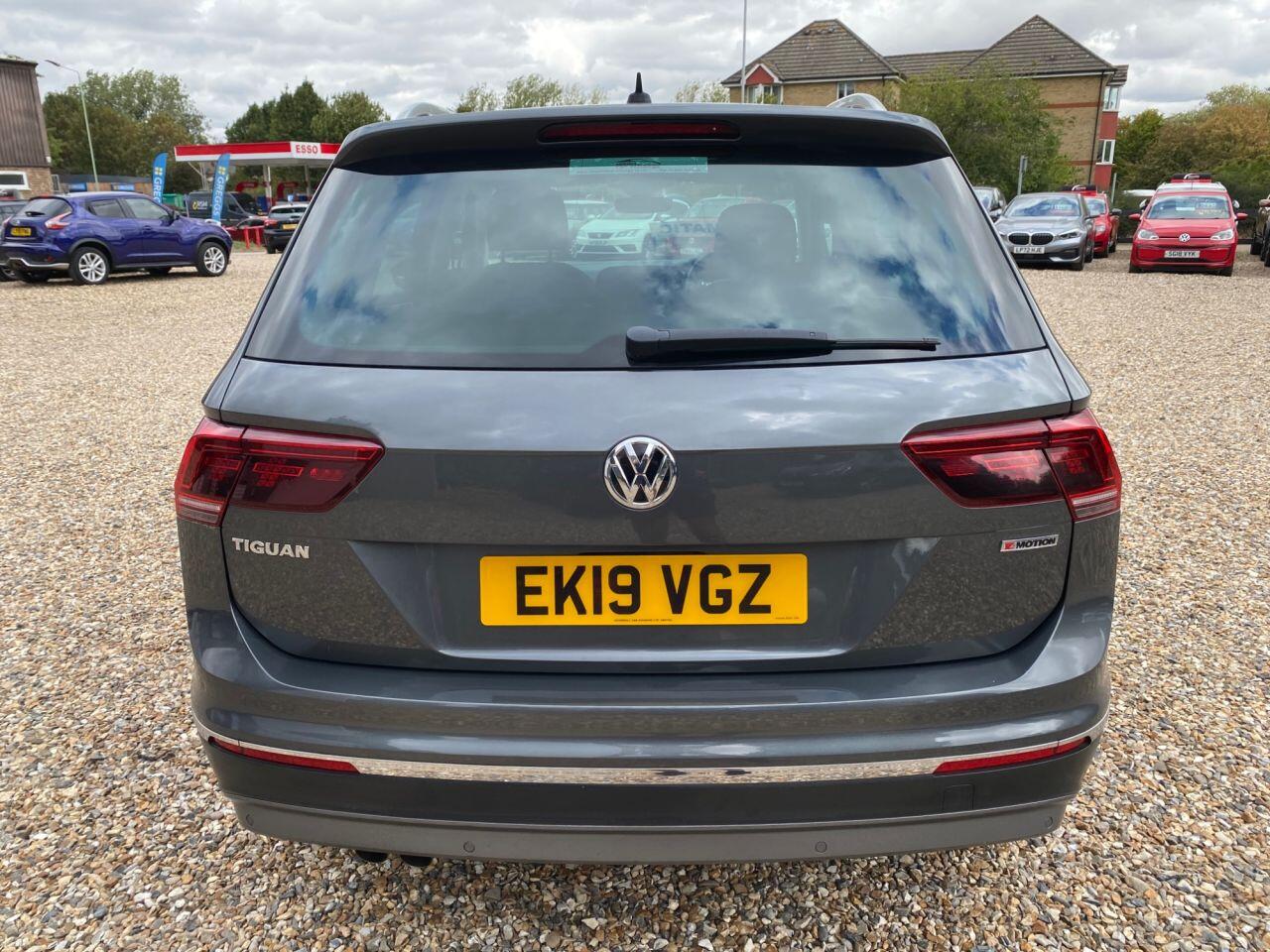 Volkswagen Tiguan view 5