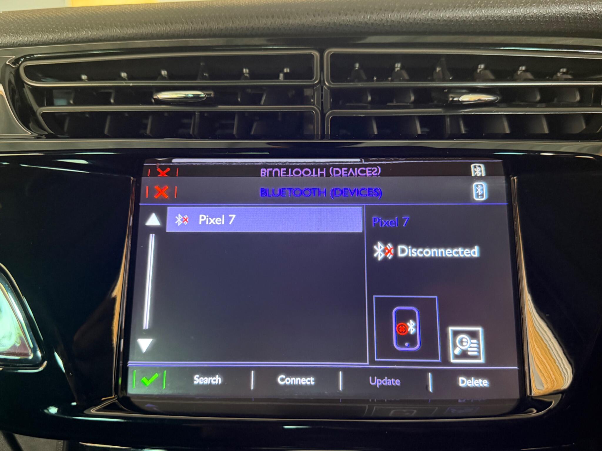 DS Automobiles DS 3 view 26