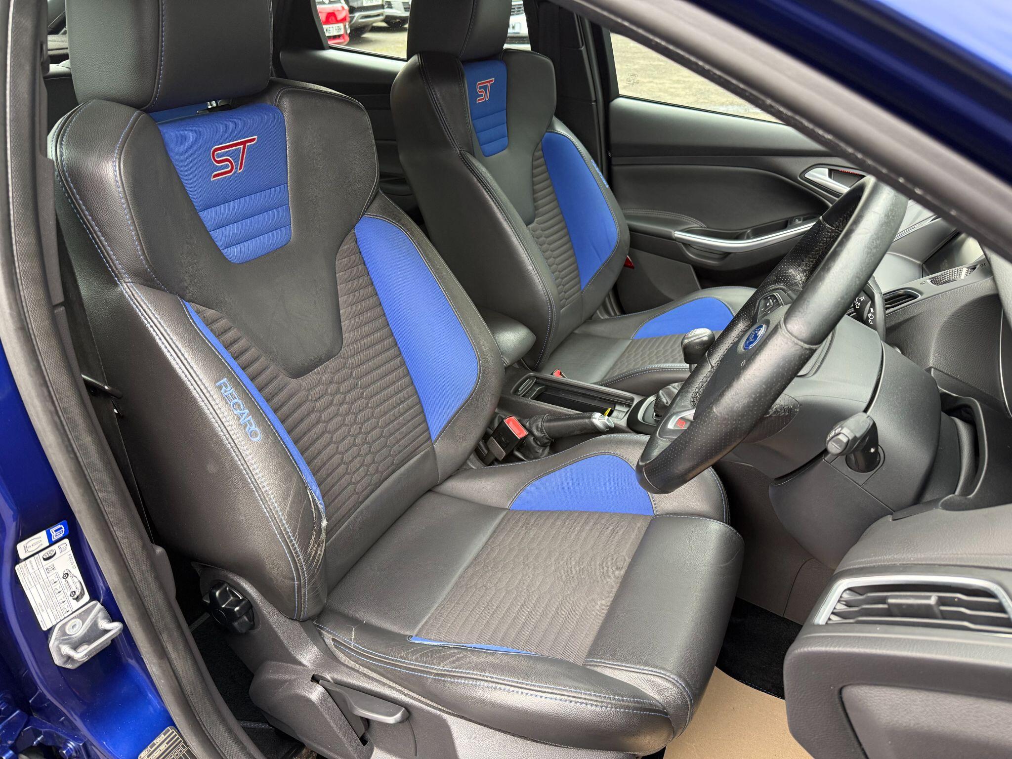 Ford Focus view 16