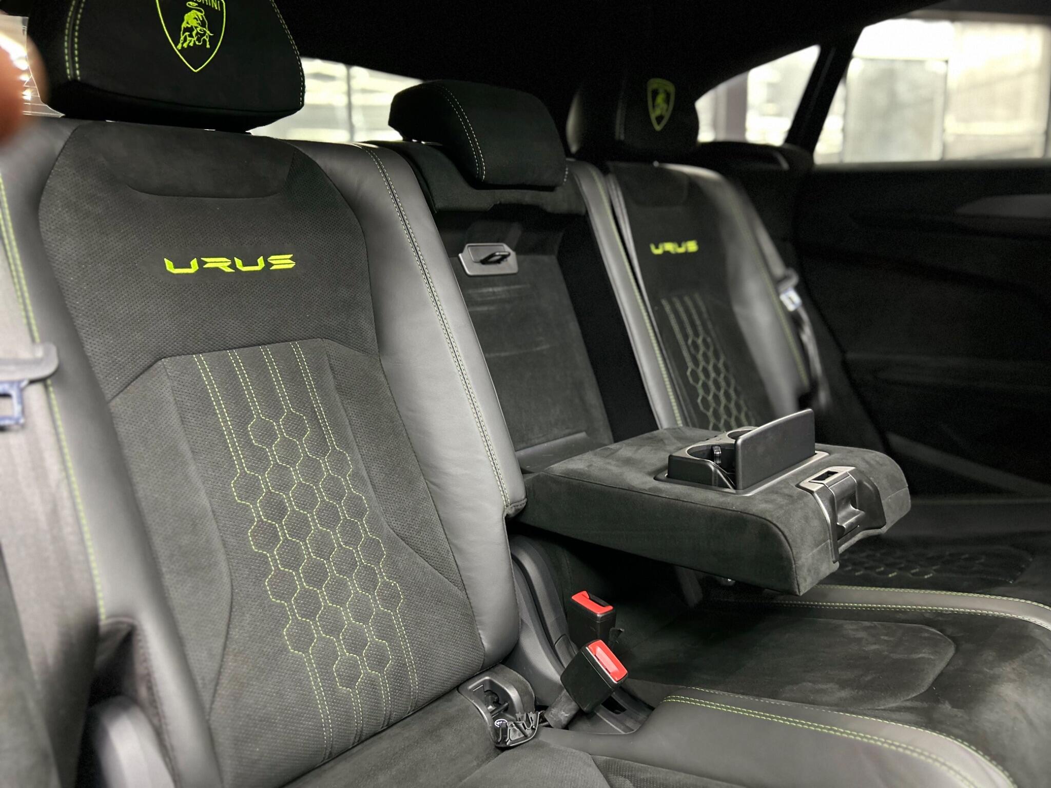 Lamborghini Urus view 33