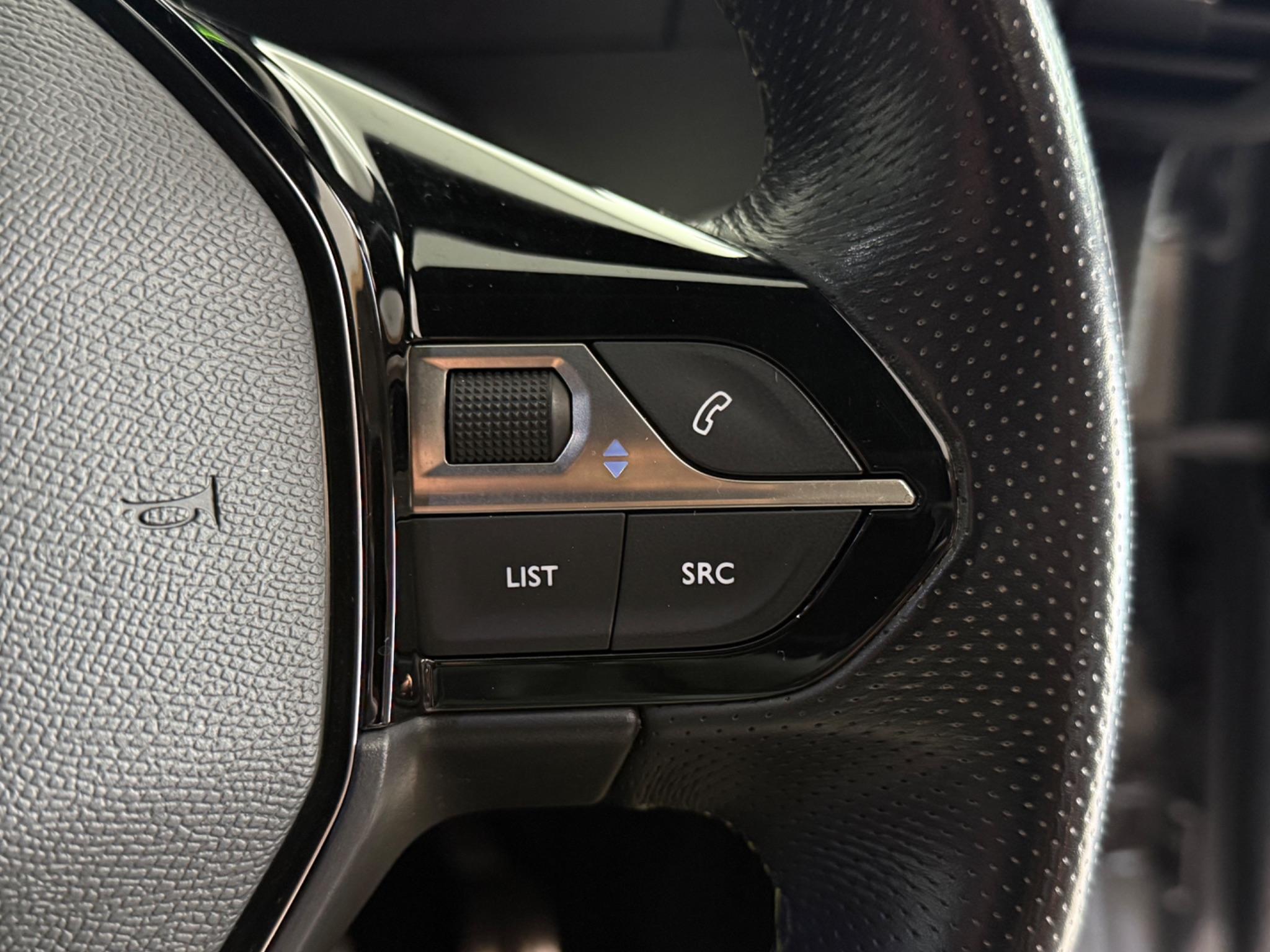 Peugeot 208 view 14