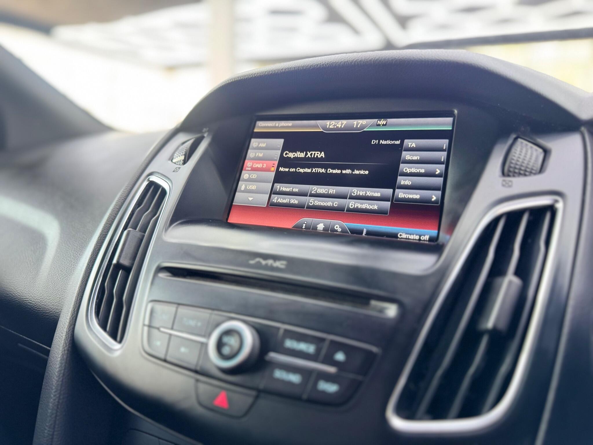 Ford Focus view 44