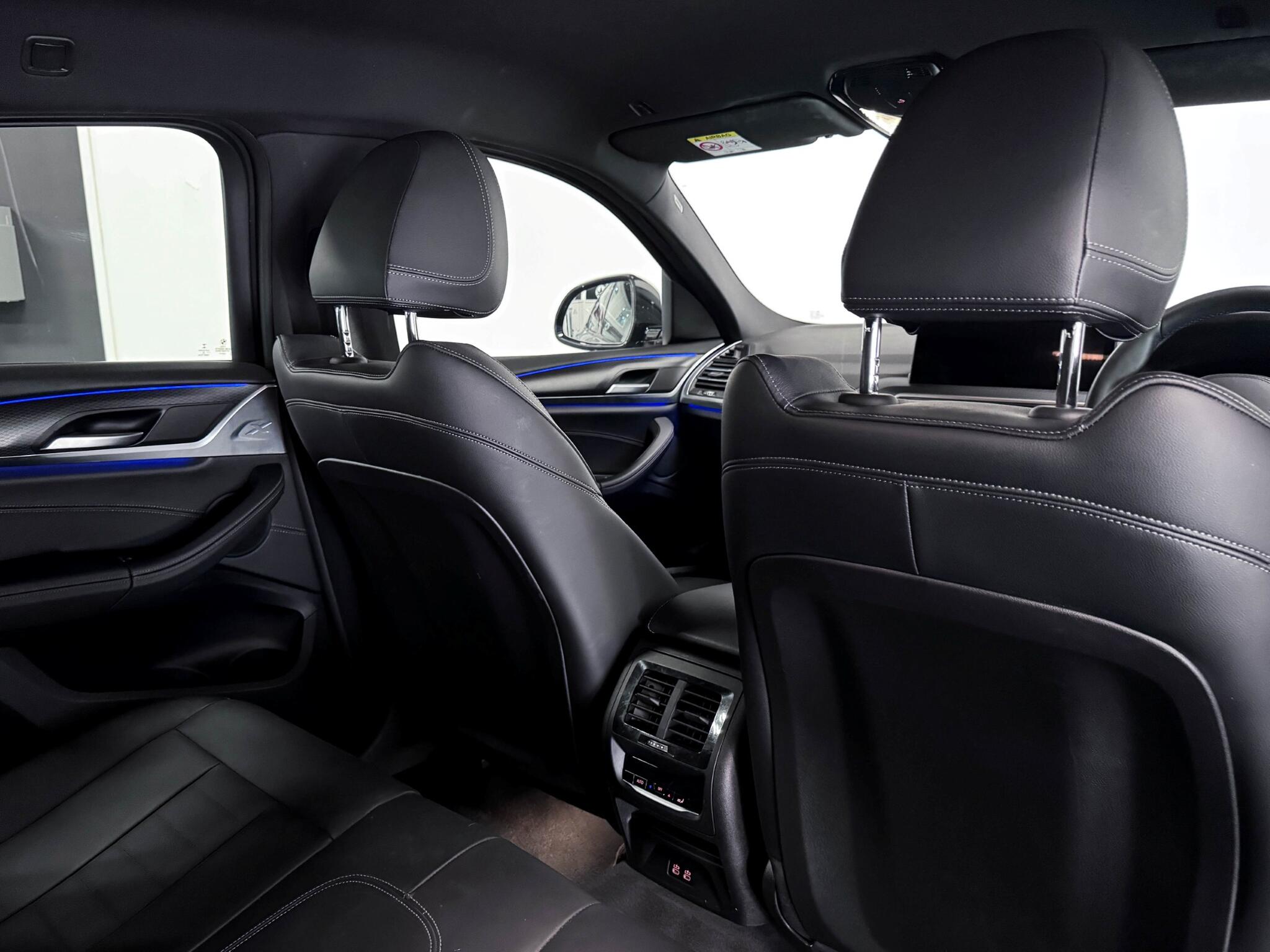 BMW X4 view 11