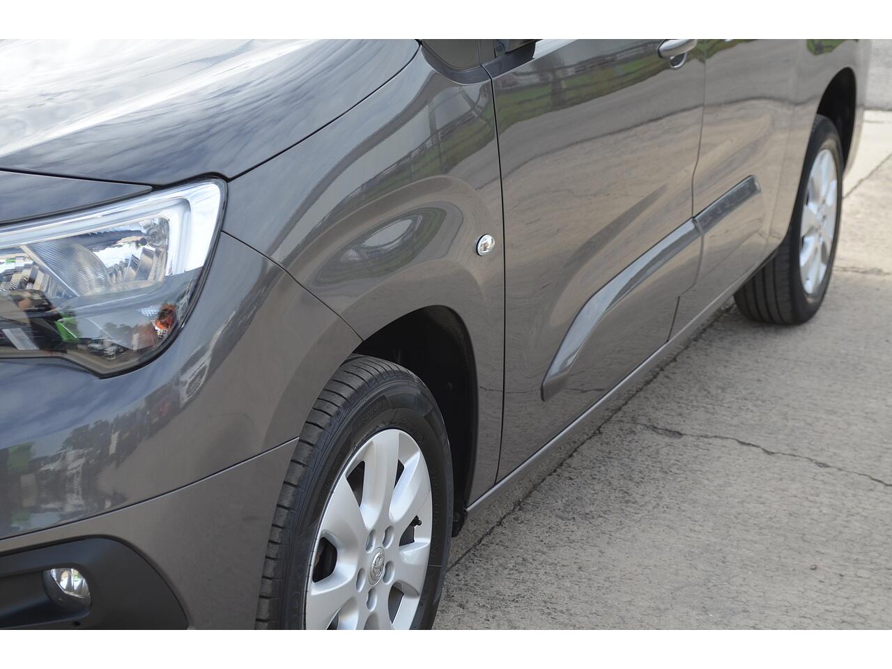 Vauxhall Combo Life view 40