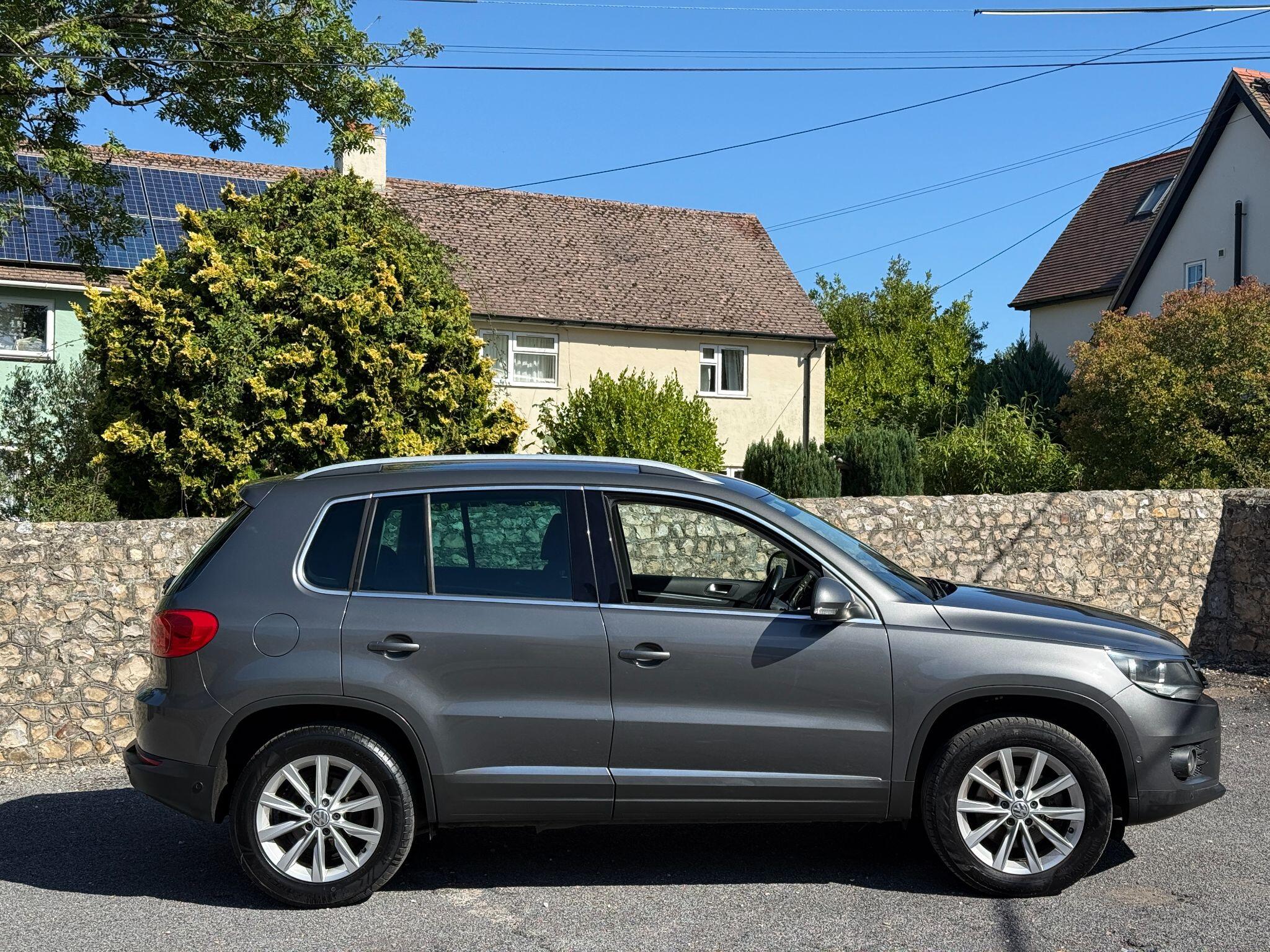Volkswagen Tiguan view 6