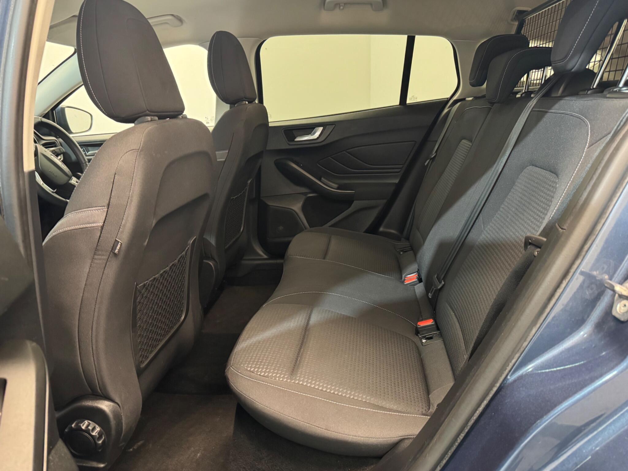 Ford Focus view 39