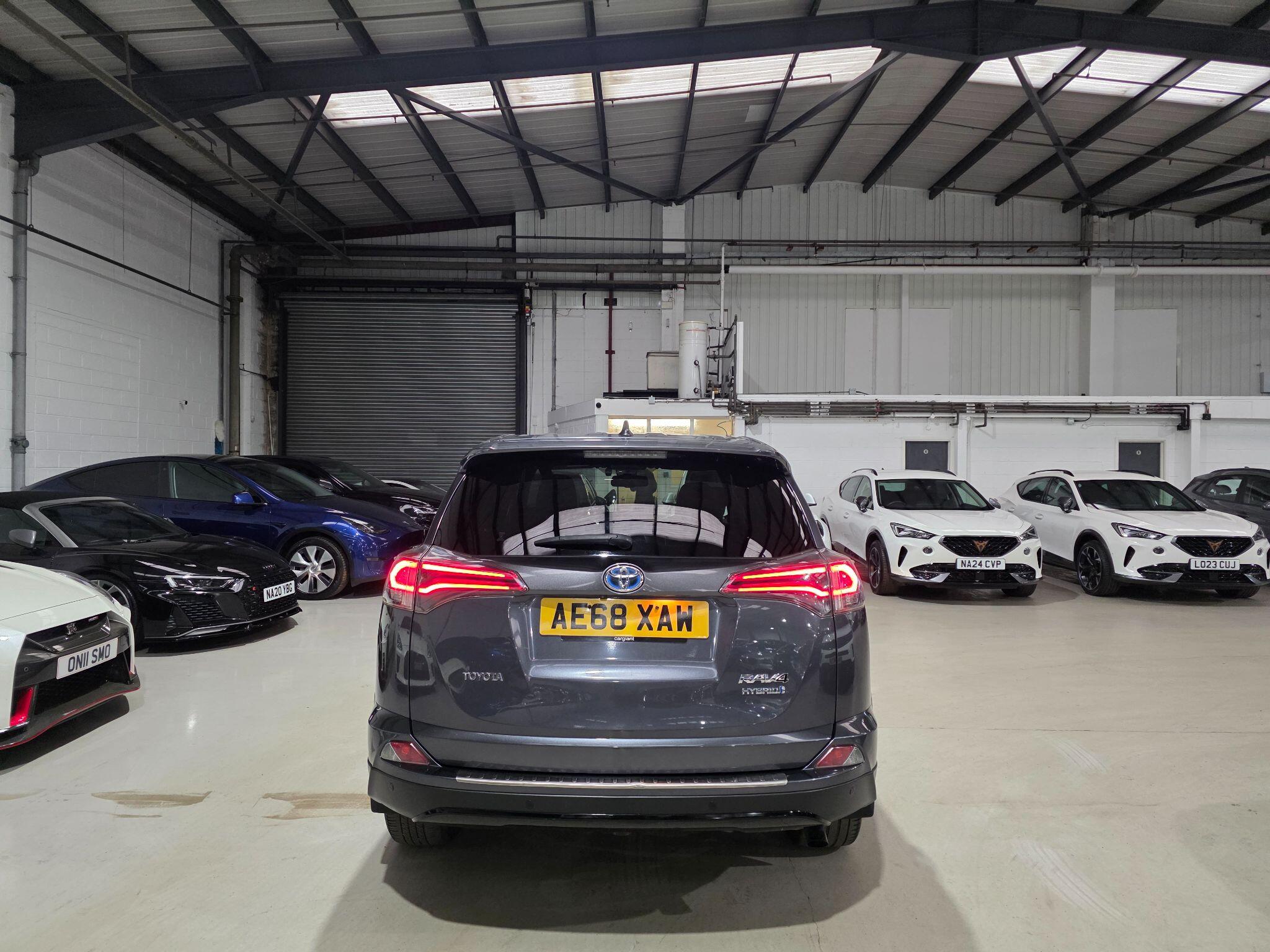Toyota Rav4 view 4