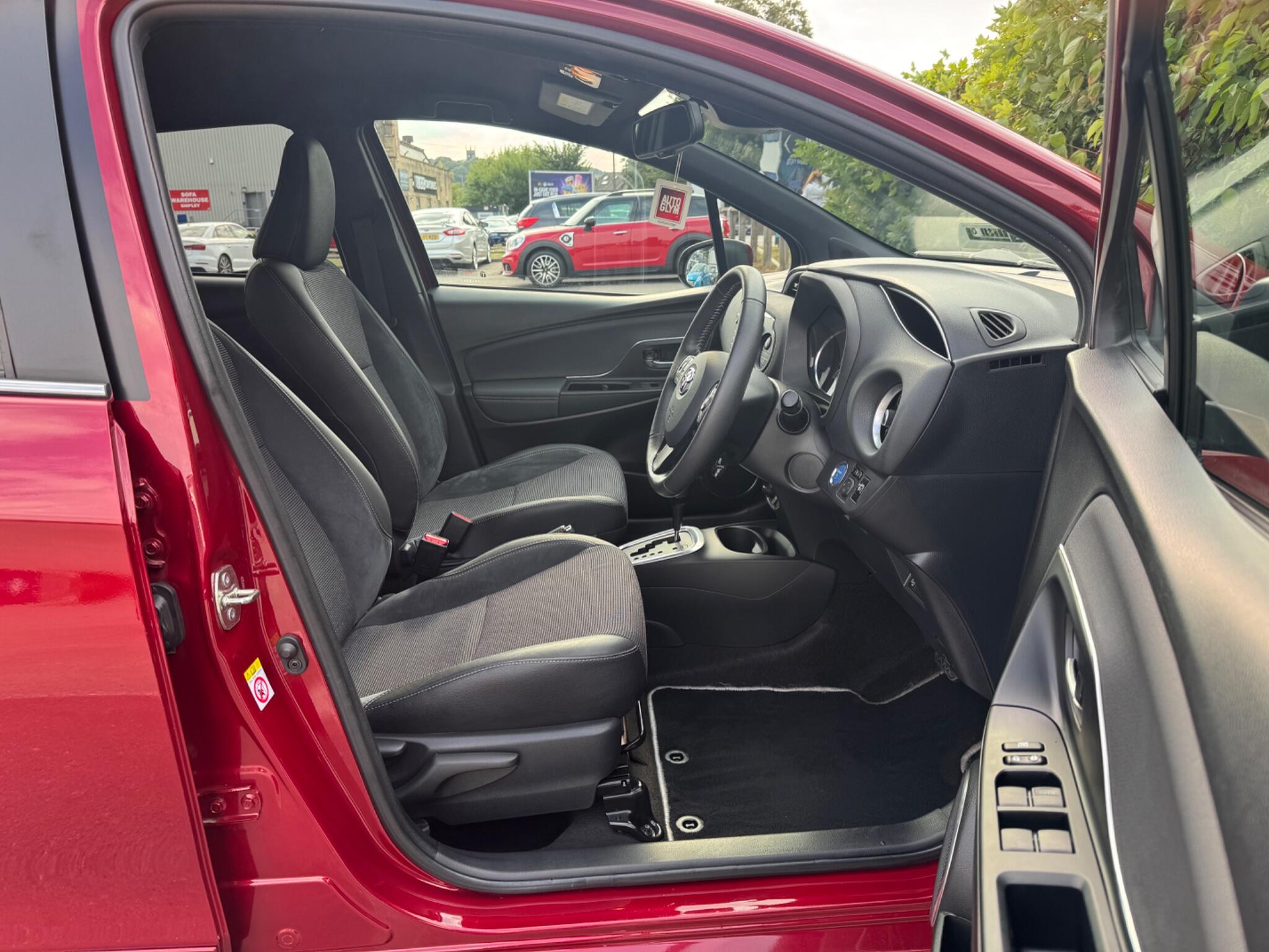 Toyota Yaris view 32