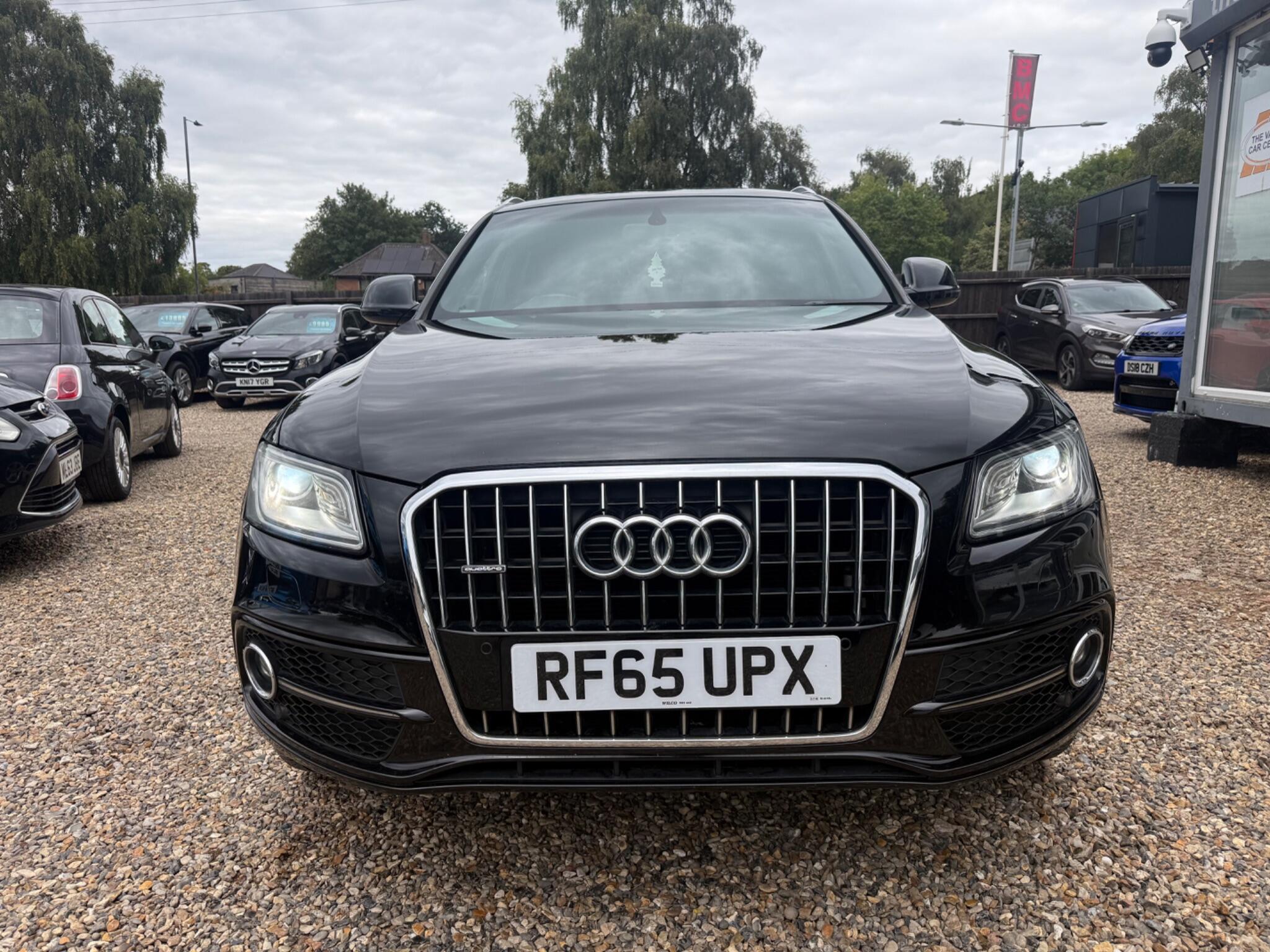 Audi Q5 view 8