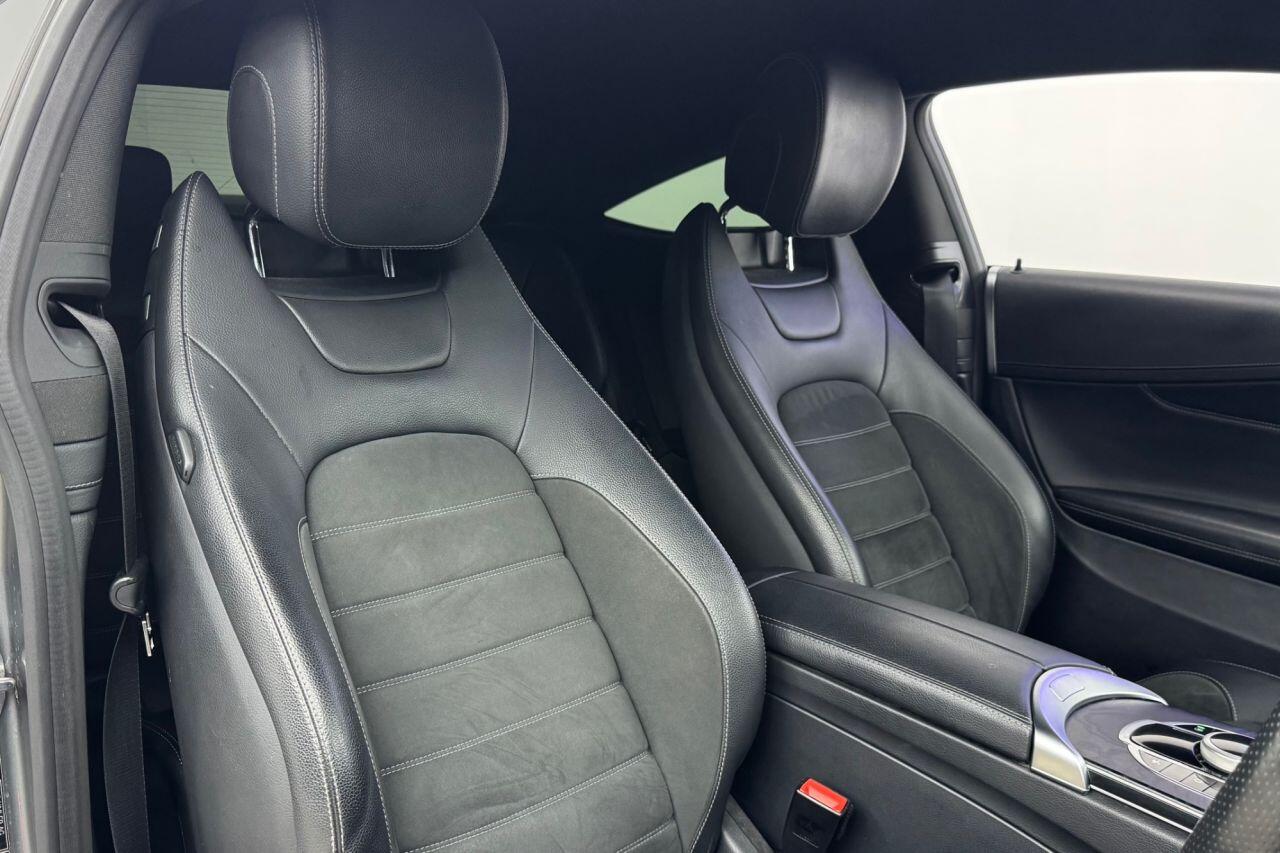 Mercedes-Benz C-Class view 29