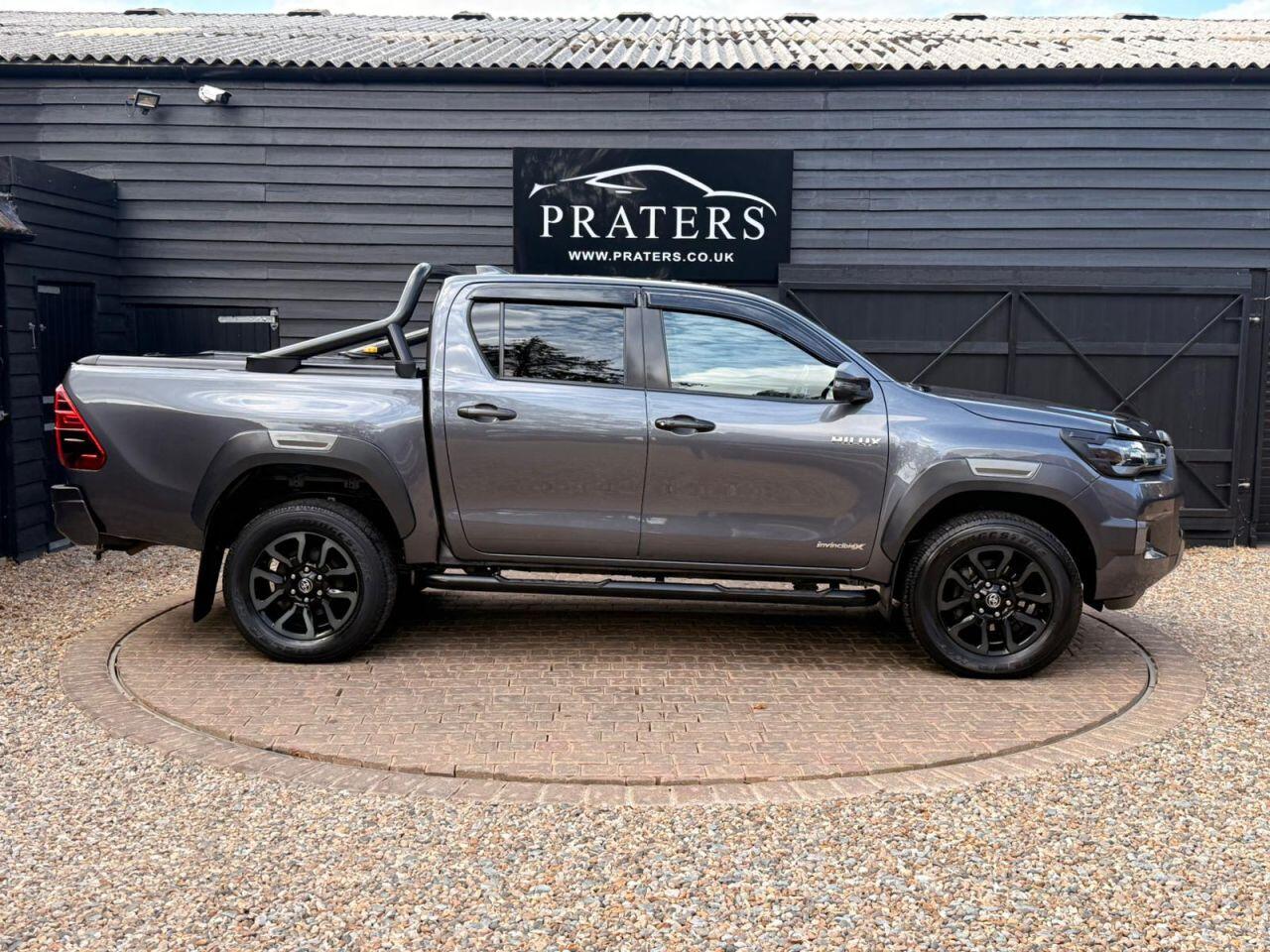 Toyota Hilux view 5