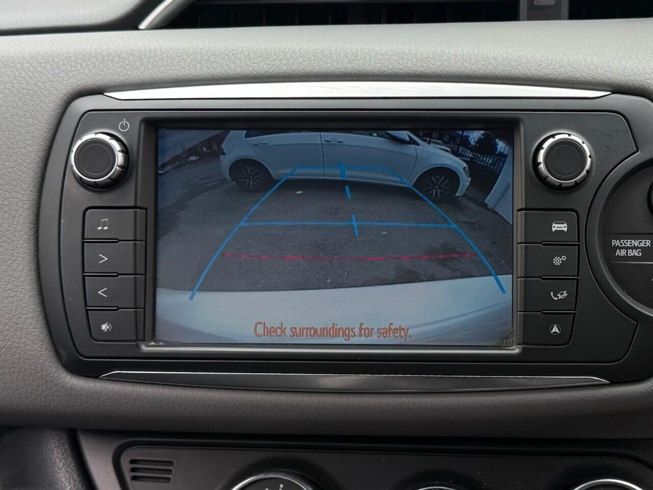 Toyota Yaris view 3