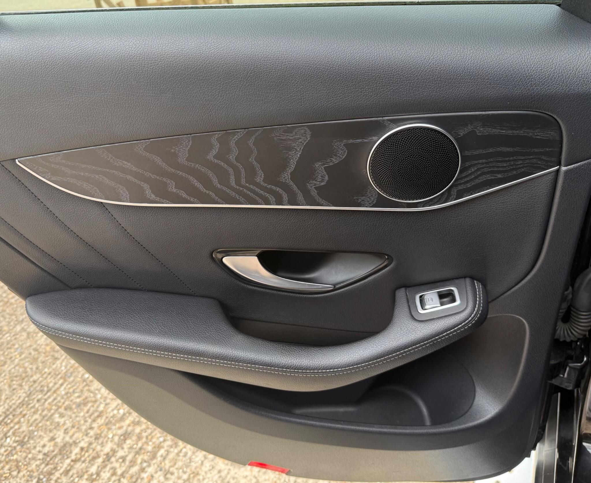 Mercedes-Benz GLC view 21