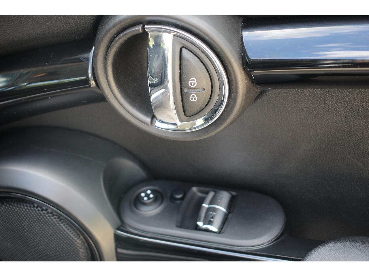 Mini Cooper view 27