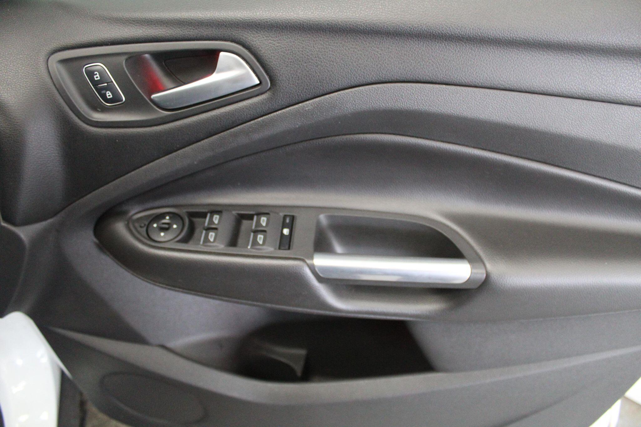 Ford Kuga view 43