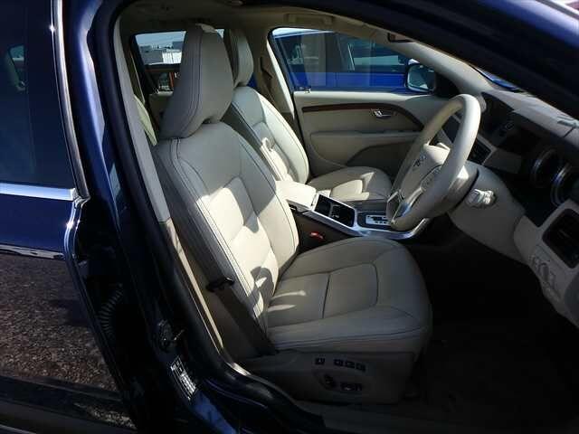 Volvo XC70 view 8