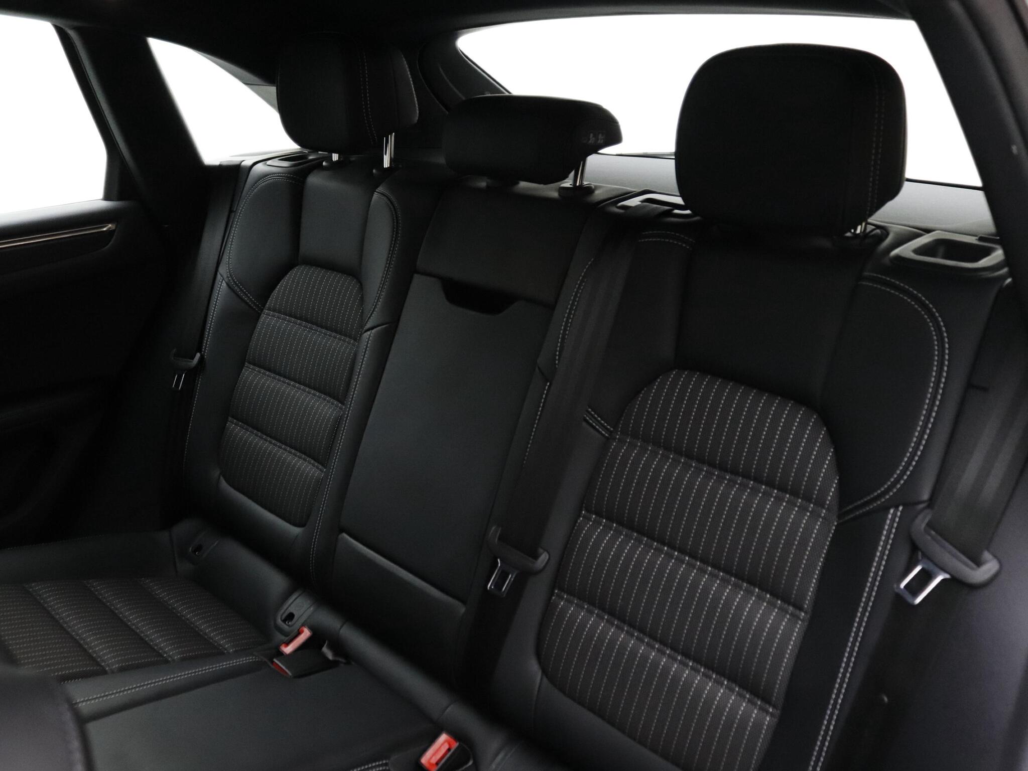 Porsche Macan view 18