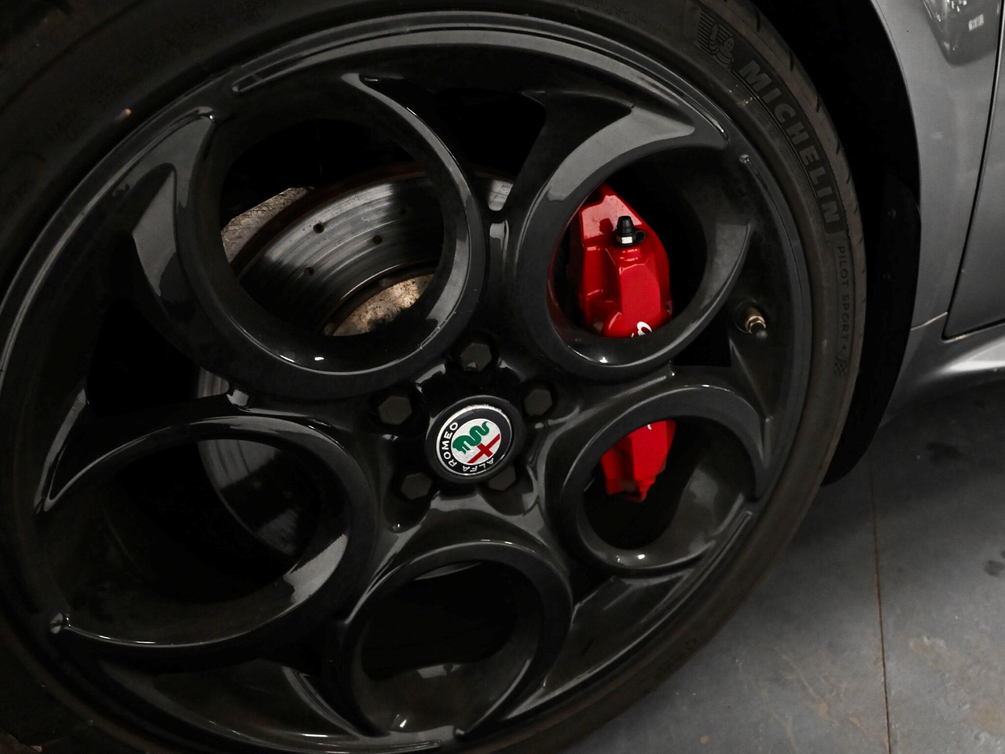 Alfa Romeo 4c view 21