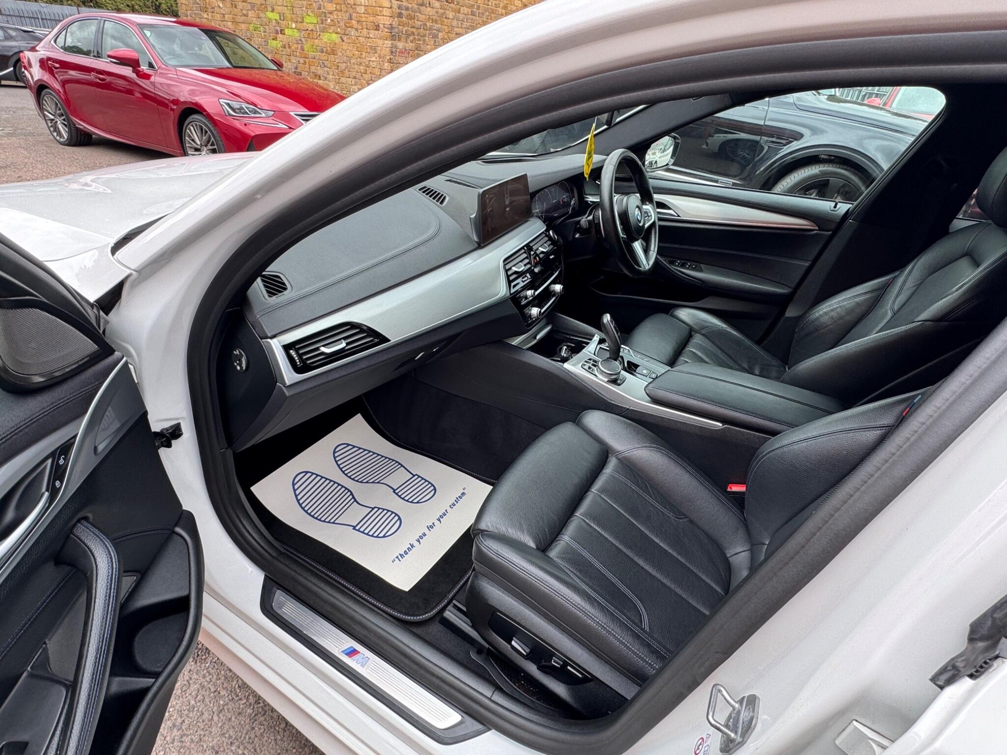 BMW 5 Series view 10