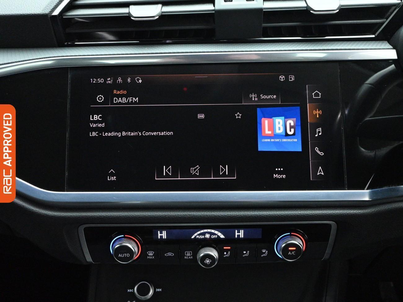 Audi Q3 view 14