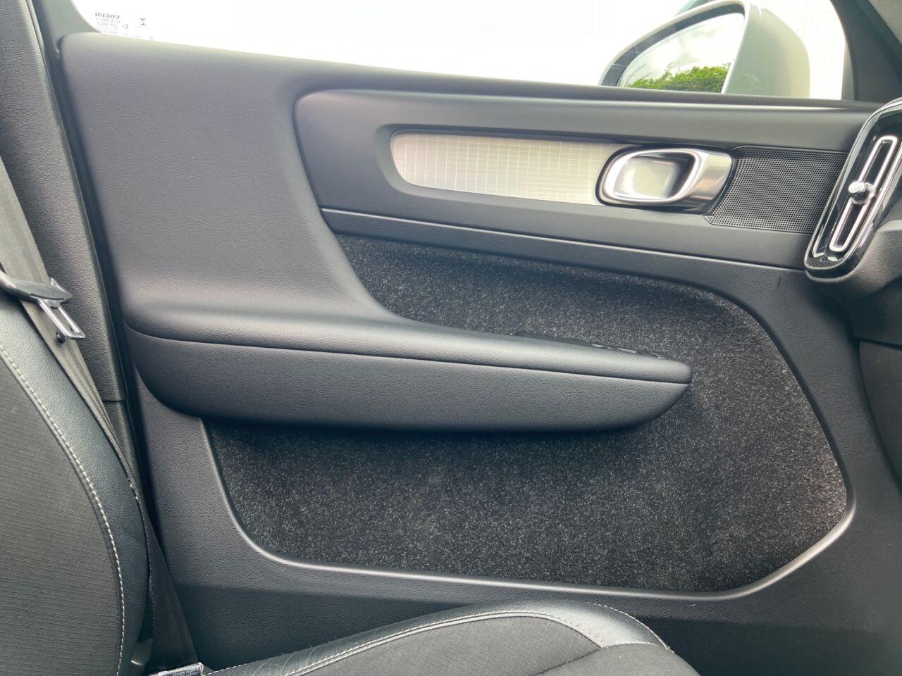 Volvo XC40 view 18