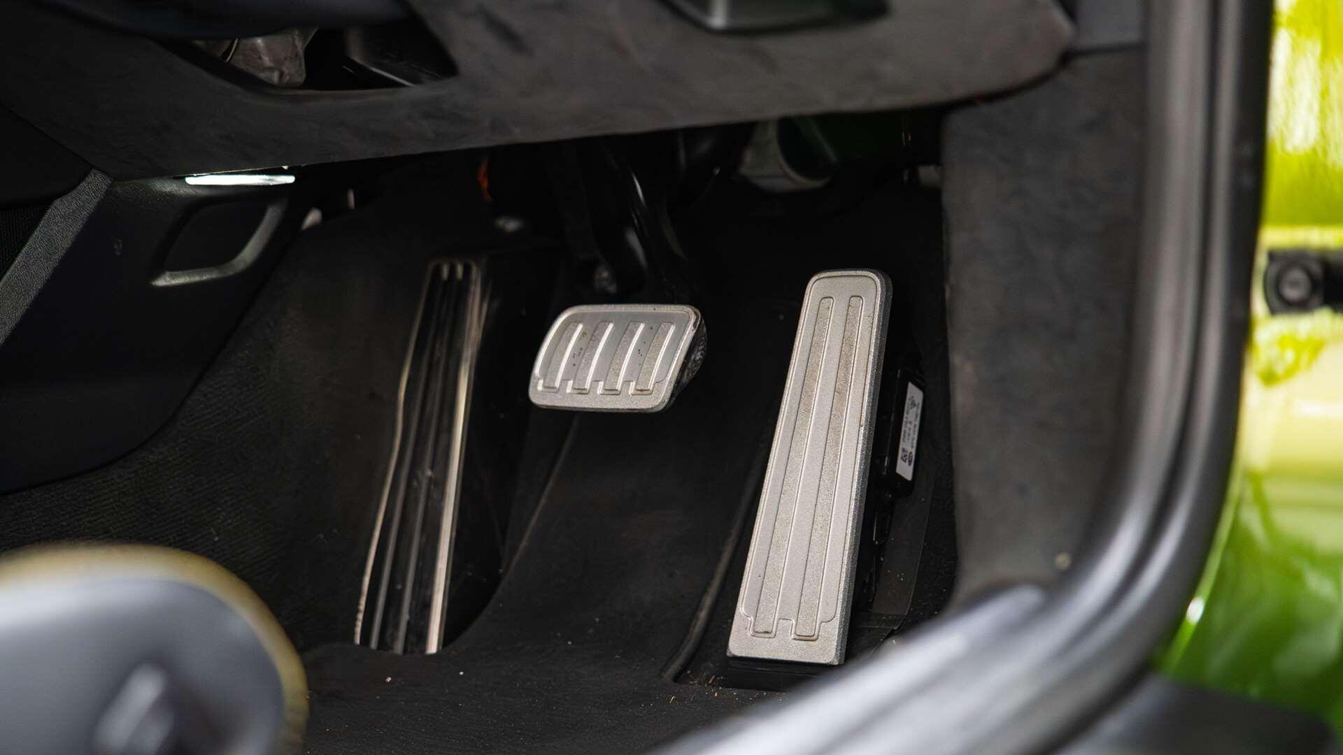 Porsche 911 view 35