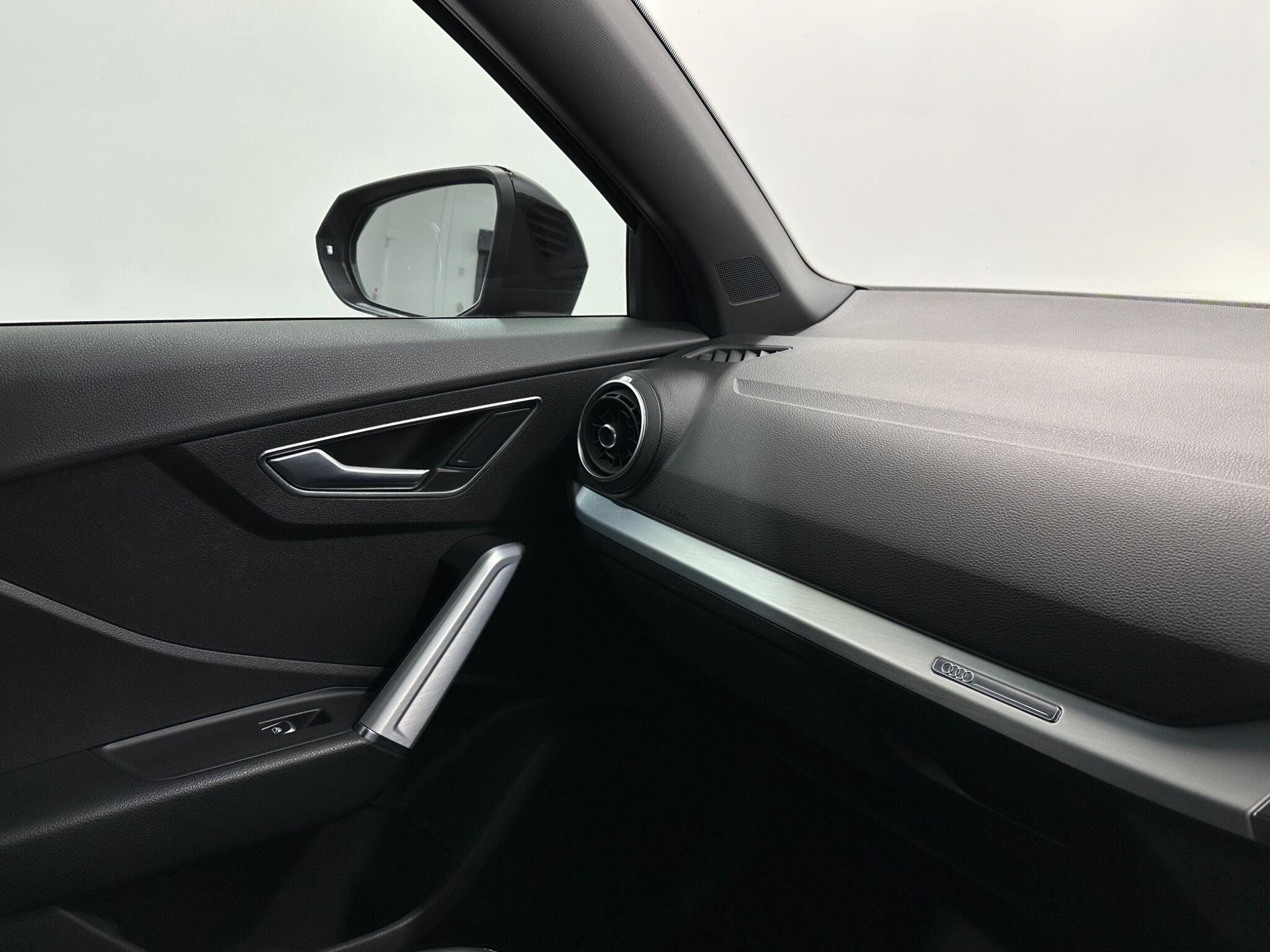 Audi Q2 view 27