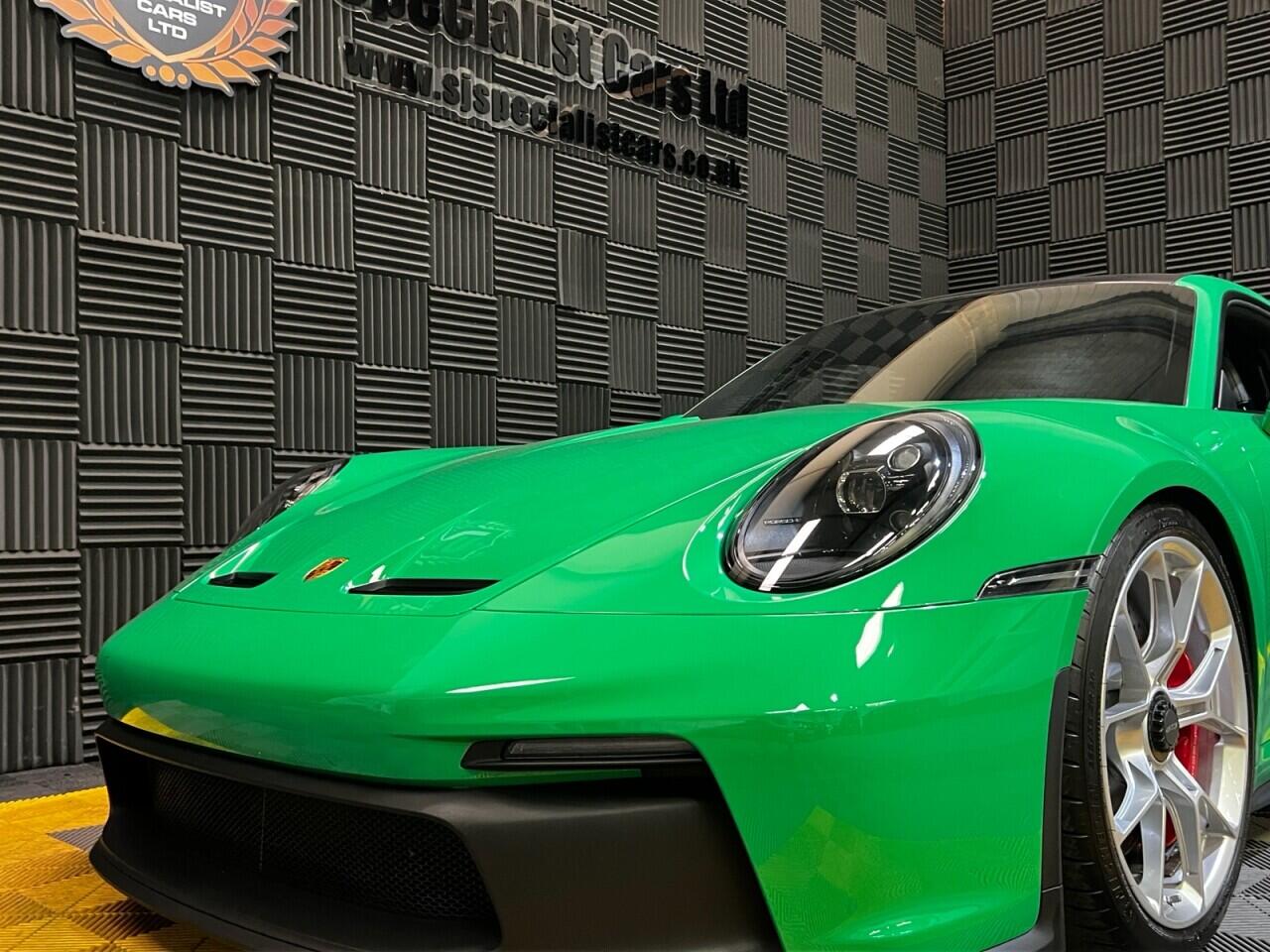 Porsche 911 view 24