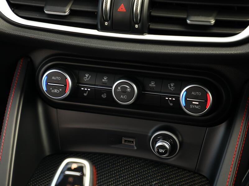 Alfa Romeo Stelvio view 13