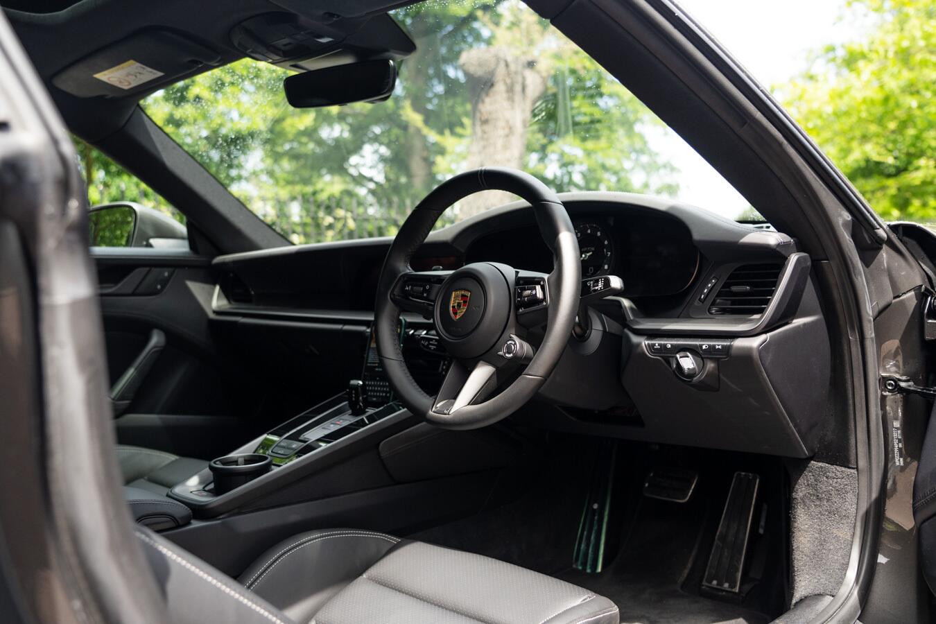 Porsche 911 view 26