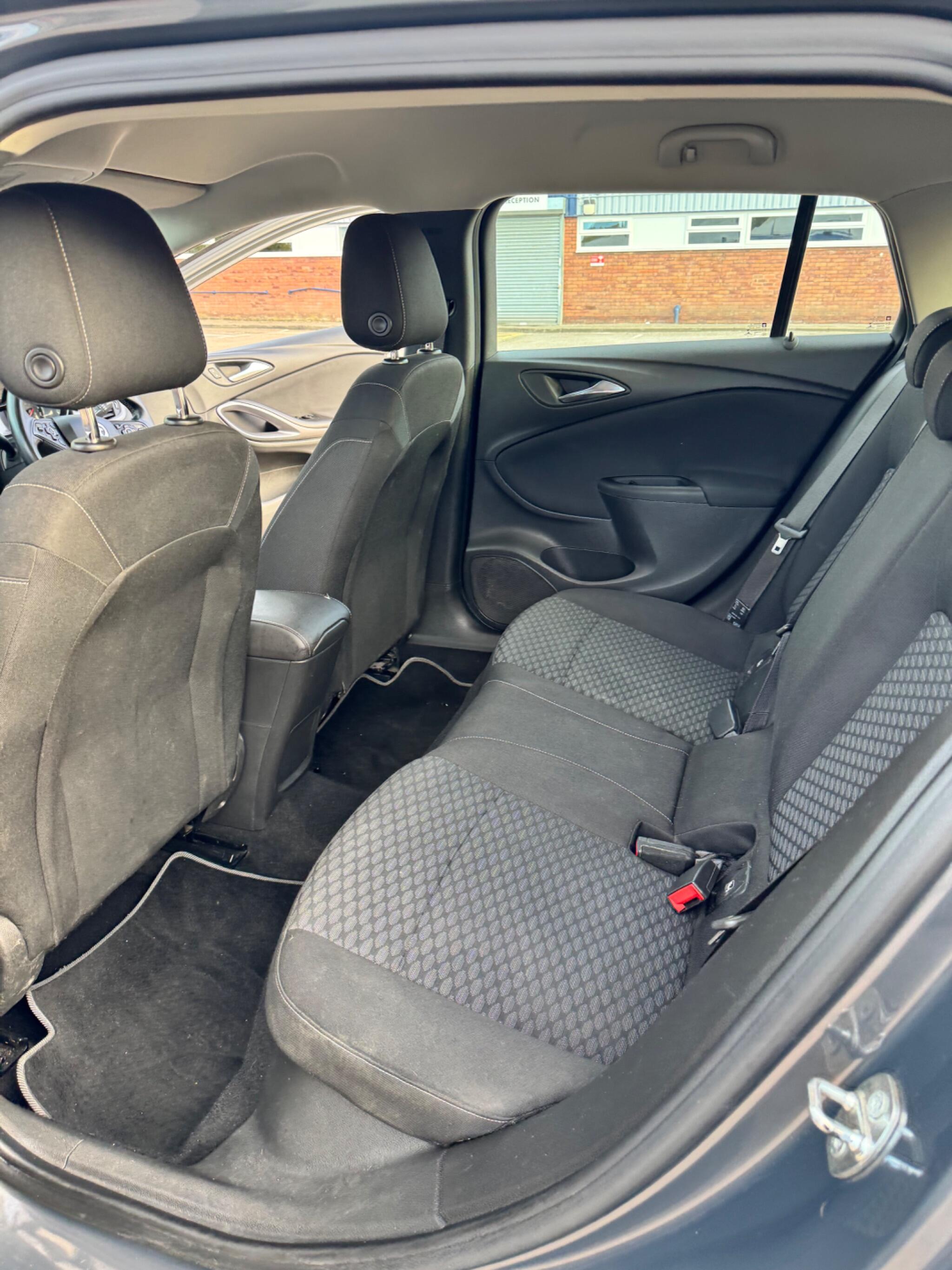 Vauxhall Astra view 25