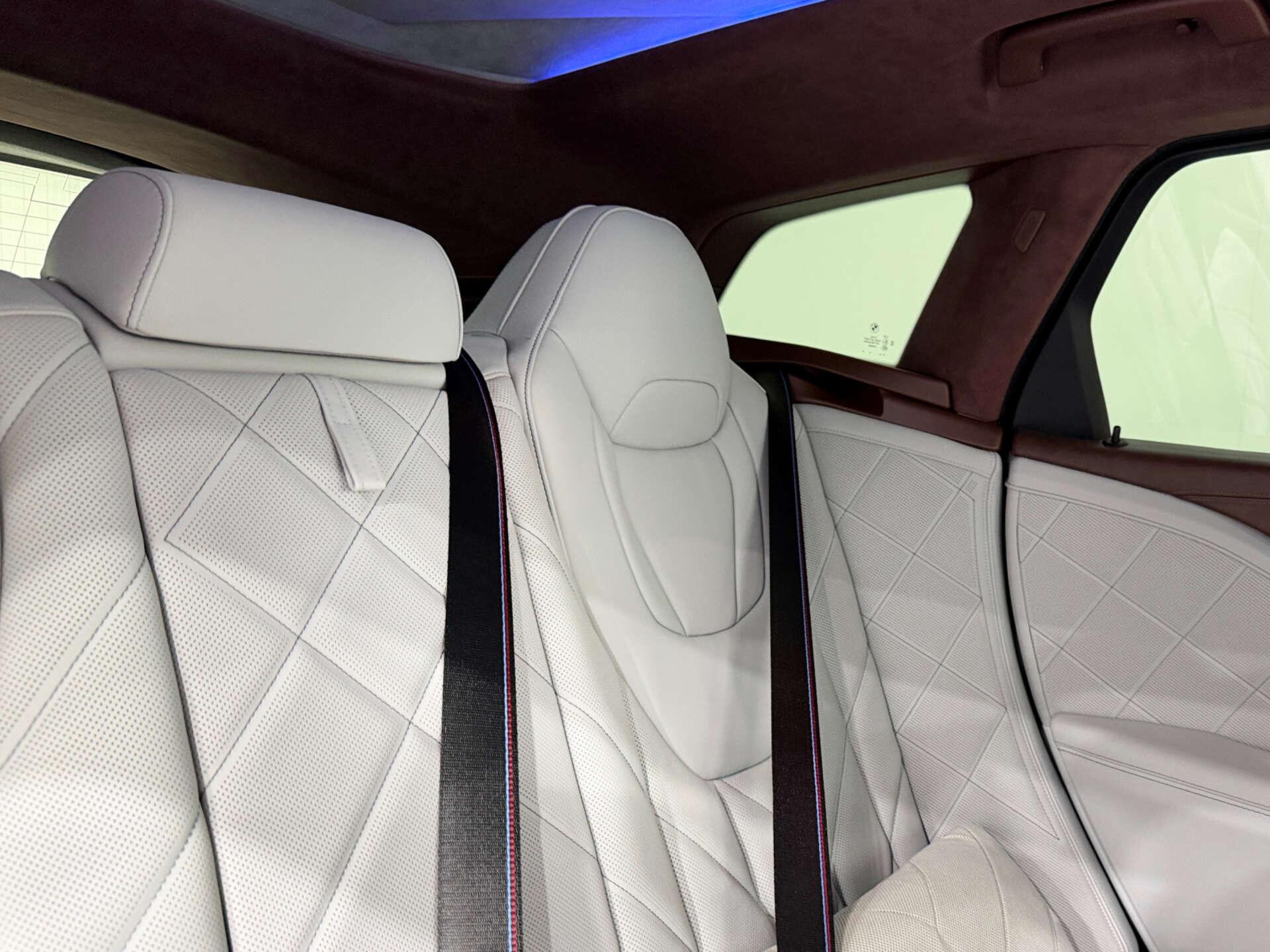 BMW XM view 13