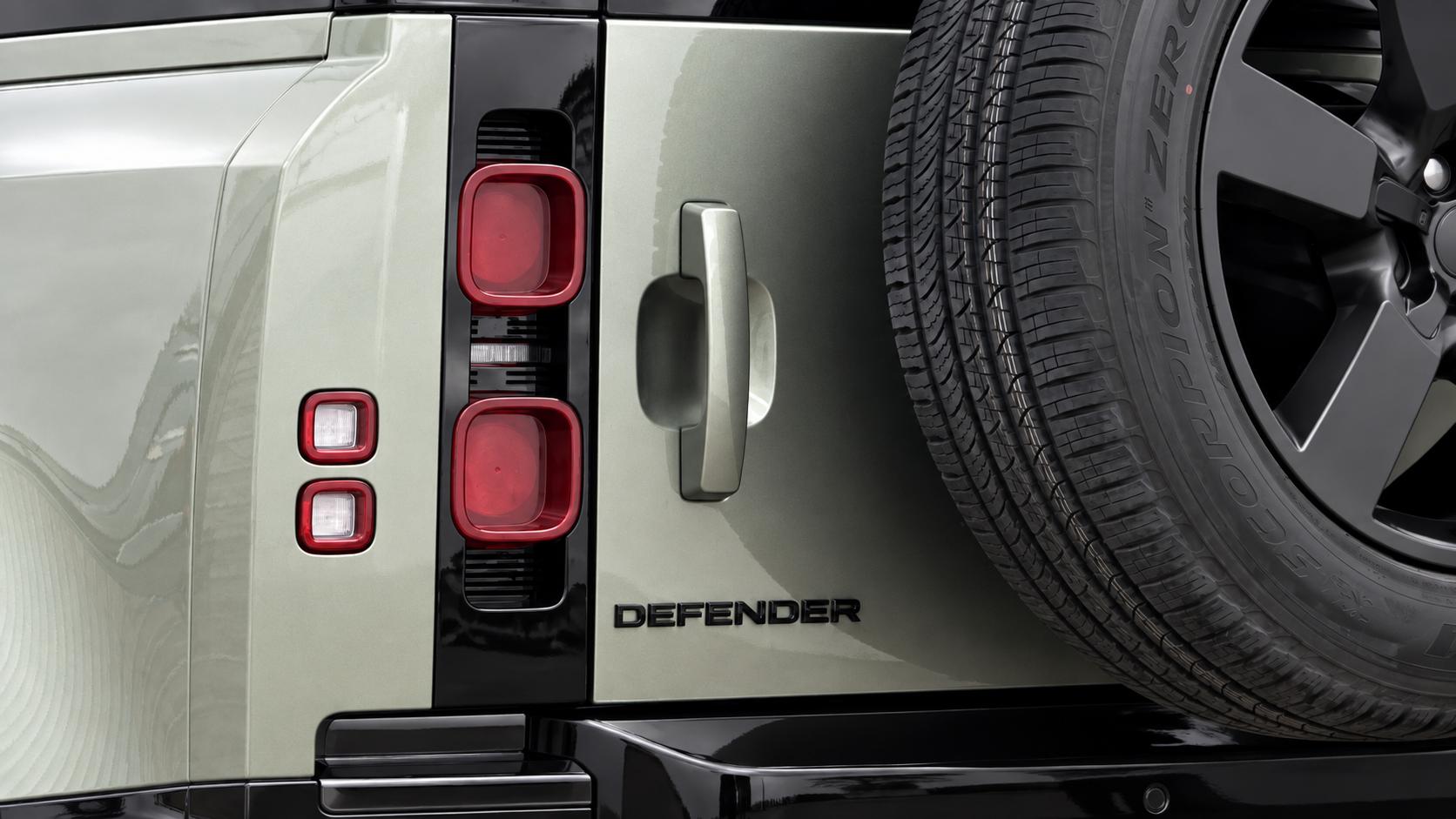 Land Rover Defender view 19