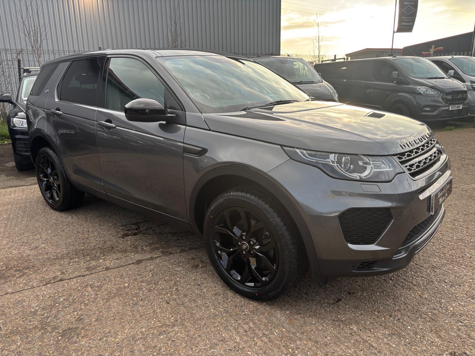 Land Rover Discovery Sport view 5