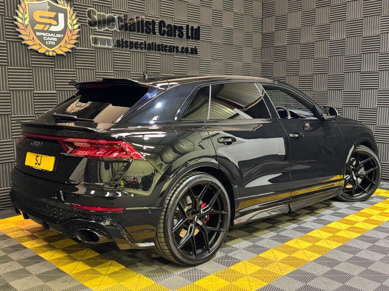 Audi RSQ8 view 15