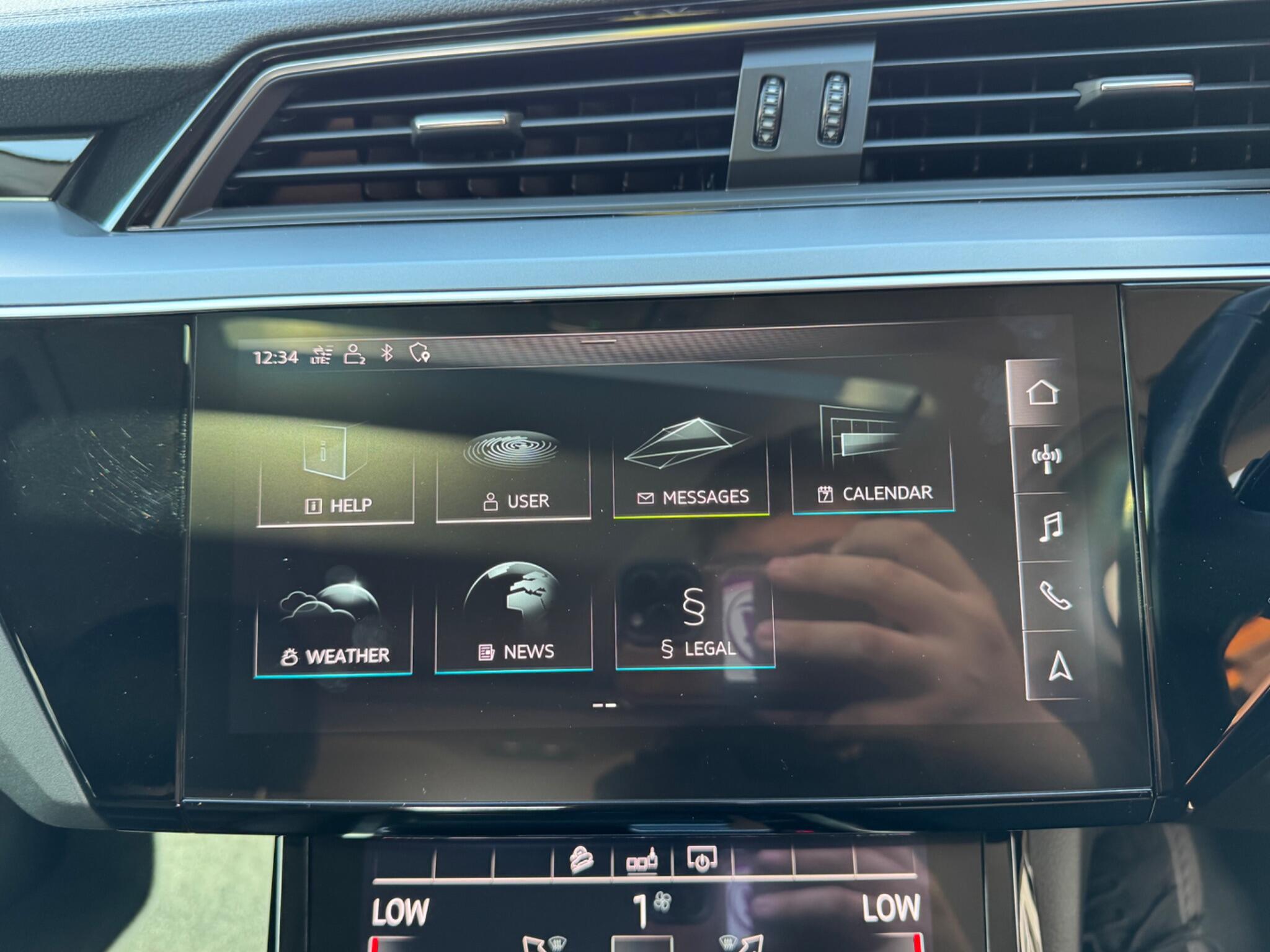 Audi E-Tron view 37