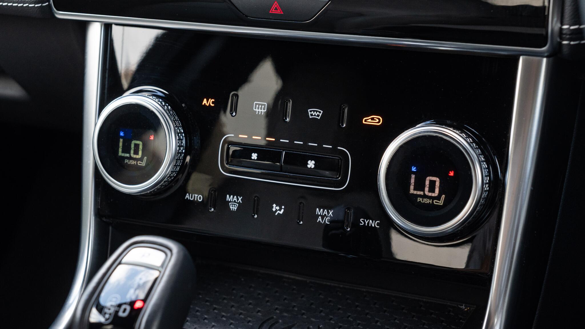 Jaguar Xe view 53
