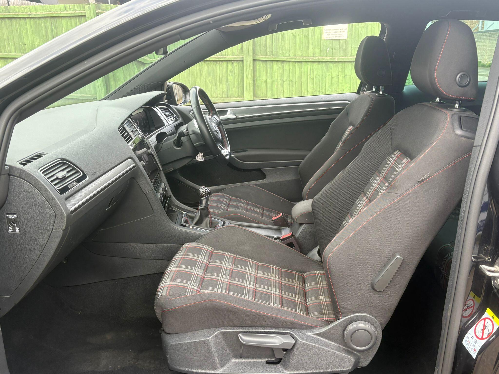 Volkswagen Golf view 20
