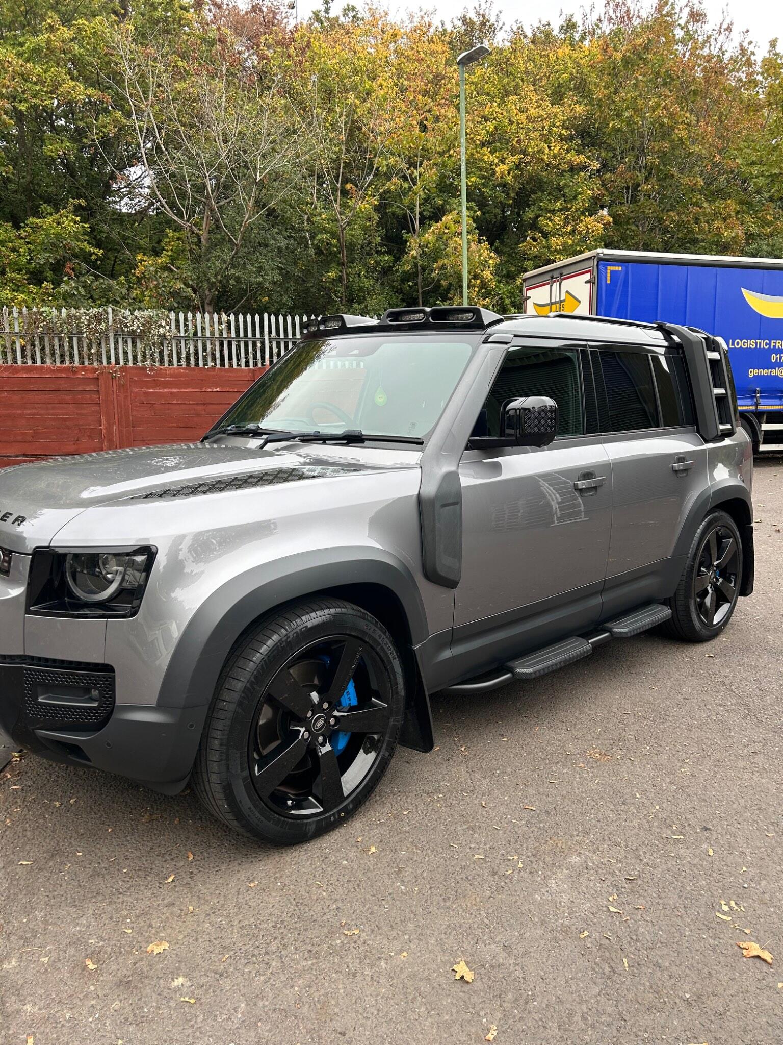 Land Rover Defender 110