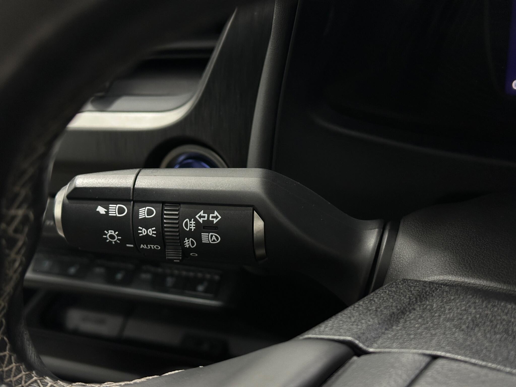 Lexus UX view 14